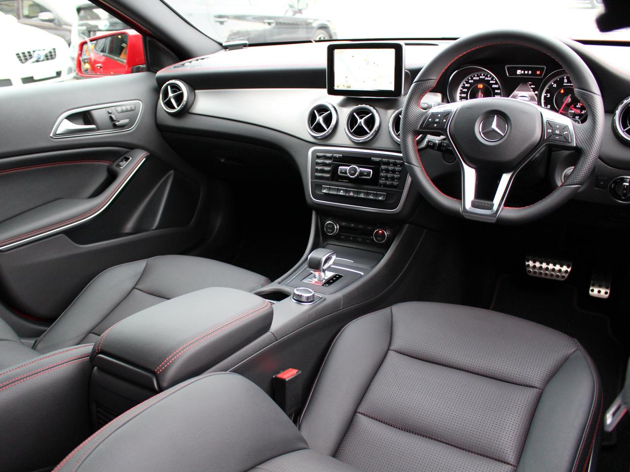 メルセデス・ベンツ GLA45 AMG 4マチック