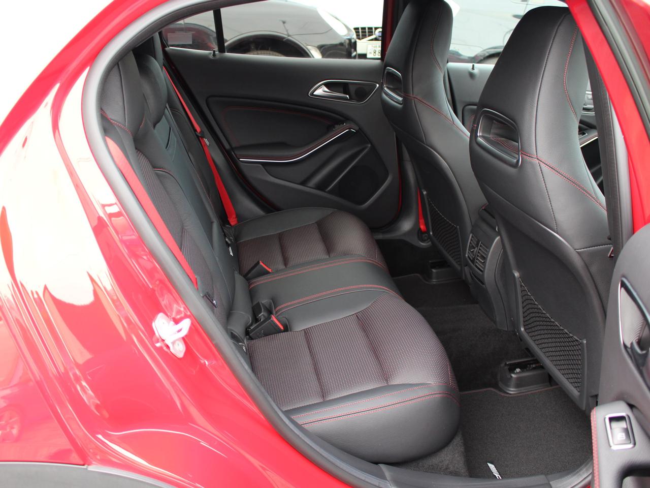メルセデス・ベンツ GLA45 AMG 4マチック