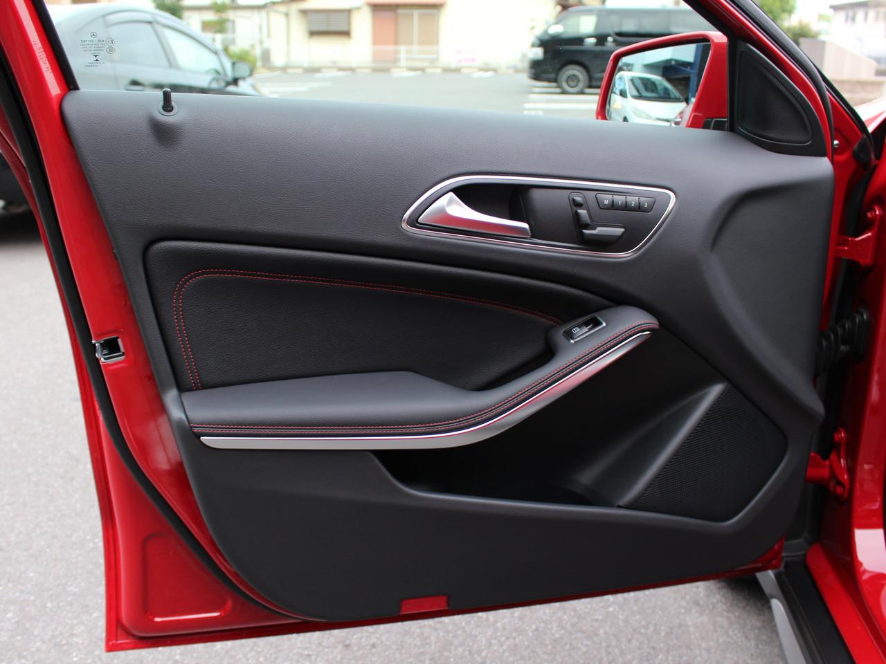 メルセデス・ベンツ GLA45 AMG 4マチック