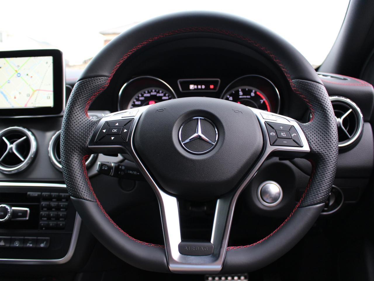 メルセデス・ベンツ GLA45 AMG 4マチック