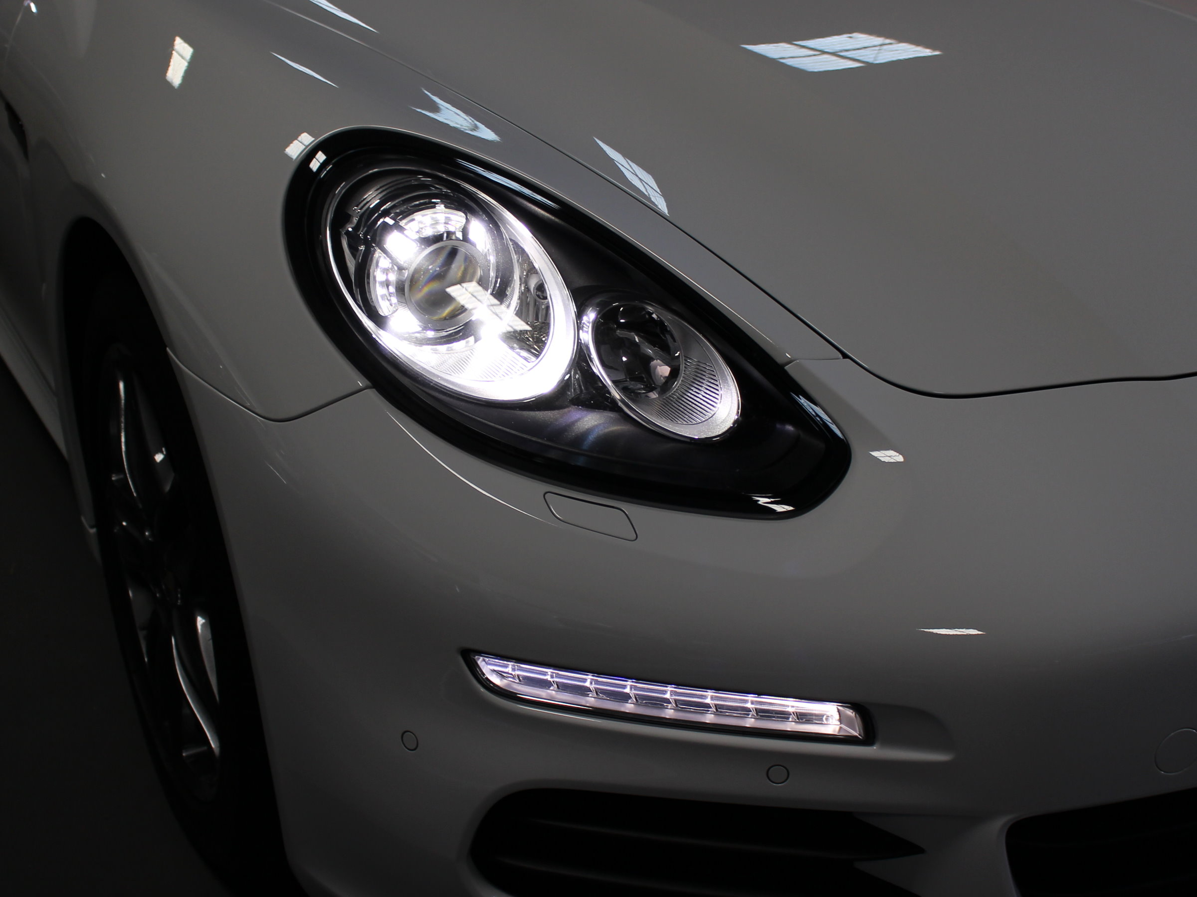 ポルシェ　パナメーラ　Ｖ６