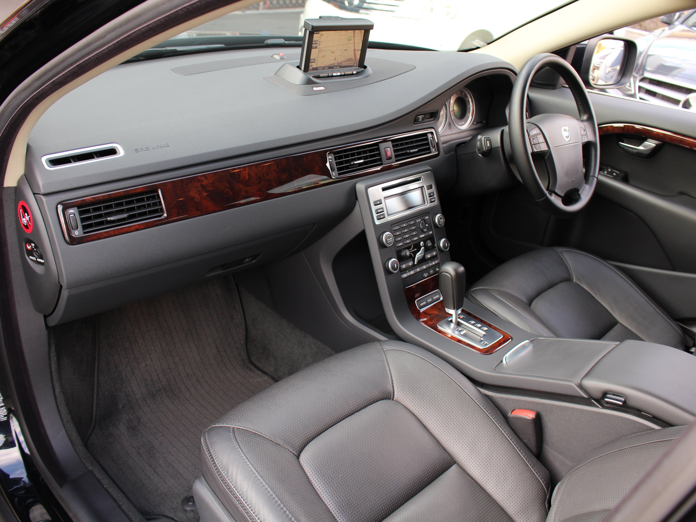 ボルボ ＸＣ７０ ３．２ＳＥ　ＡＷＤ　