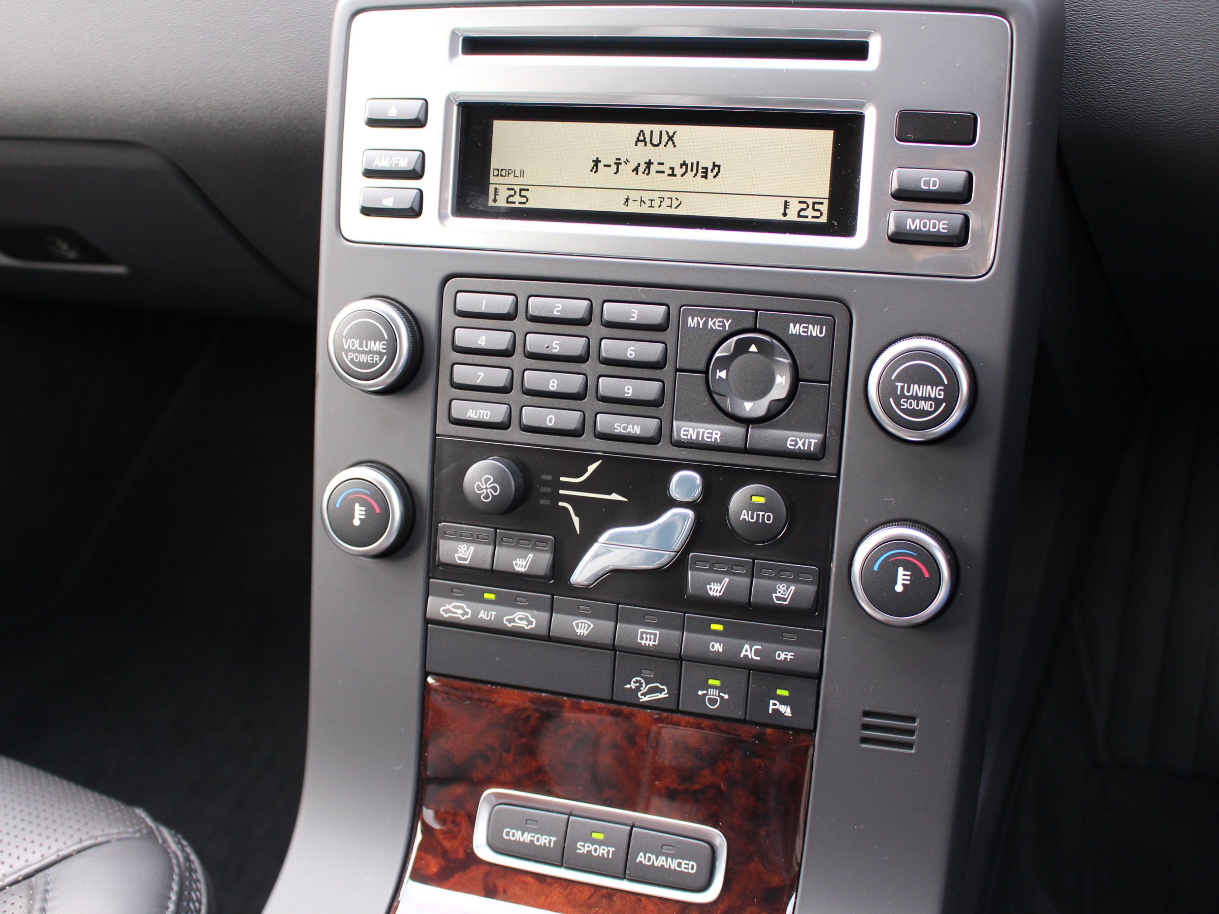 ボルボ ＸＣ７０ ３．２ＳＥ　ＡＷＤ　