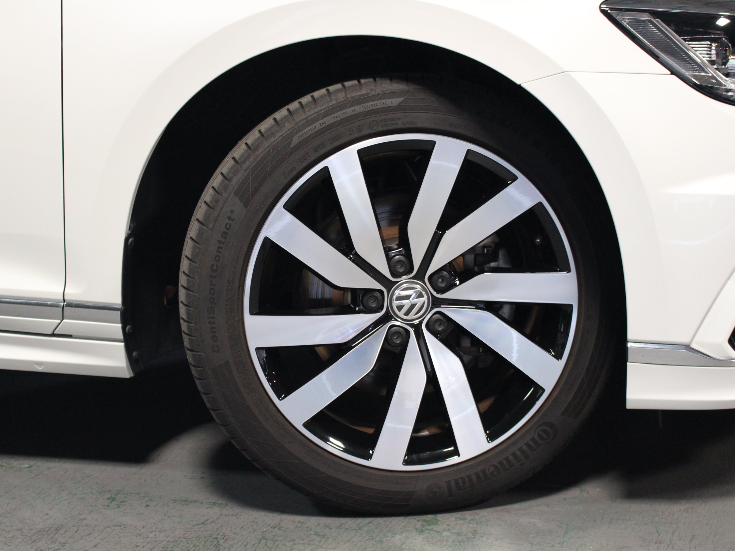 ＶＷ パサートヴァリアント　ＴＳＩ　Ｒライン　
