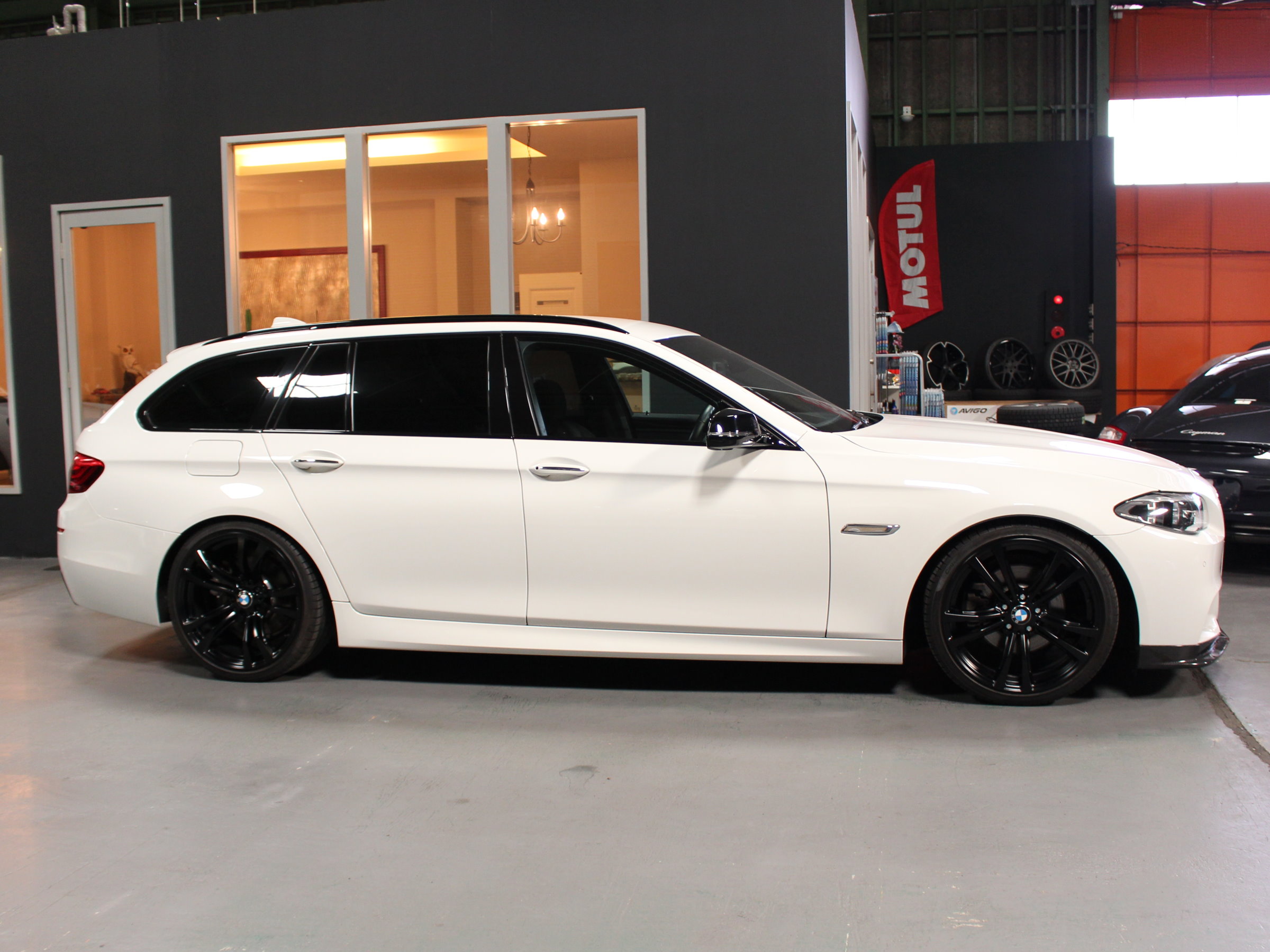 ＢＭＷ　５２３ｉツーリング　Ｍスポーツ　