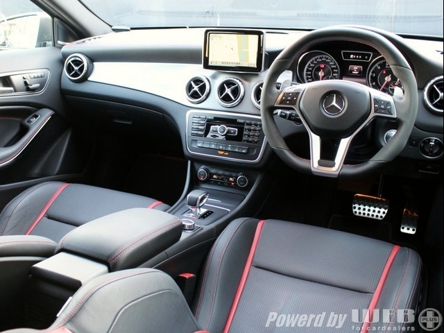 メルセデスベンツ AMG　GLA45　4MATIC