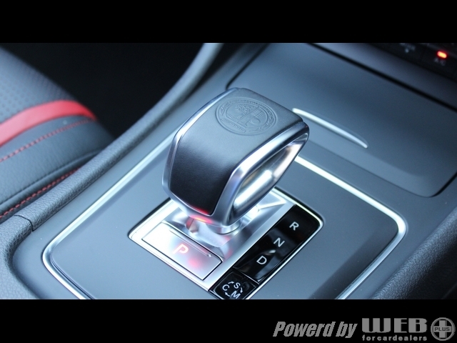 メルセデスベンツ AMG　GLA45　4MATIC