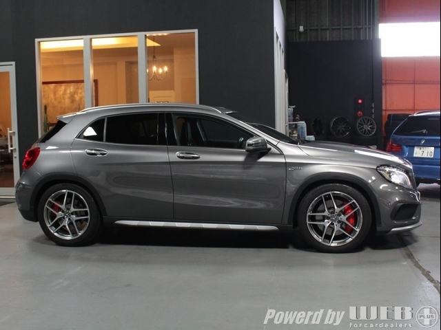 メルセデスベンツ AMG　GLA45　4MATIC