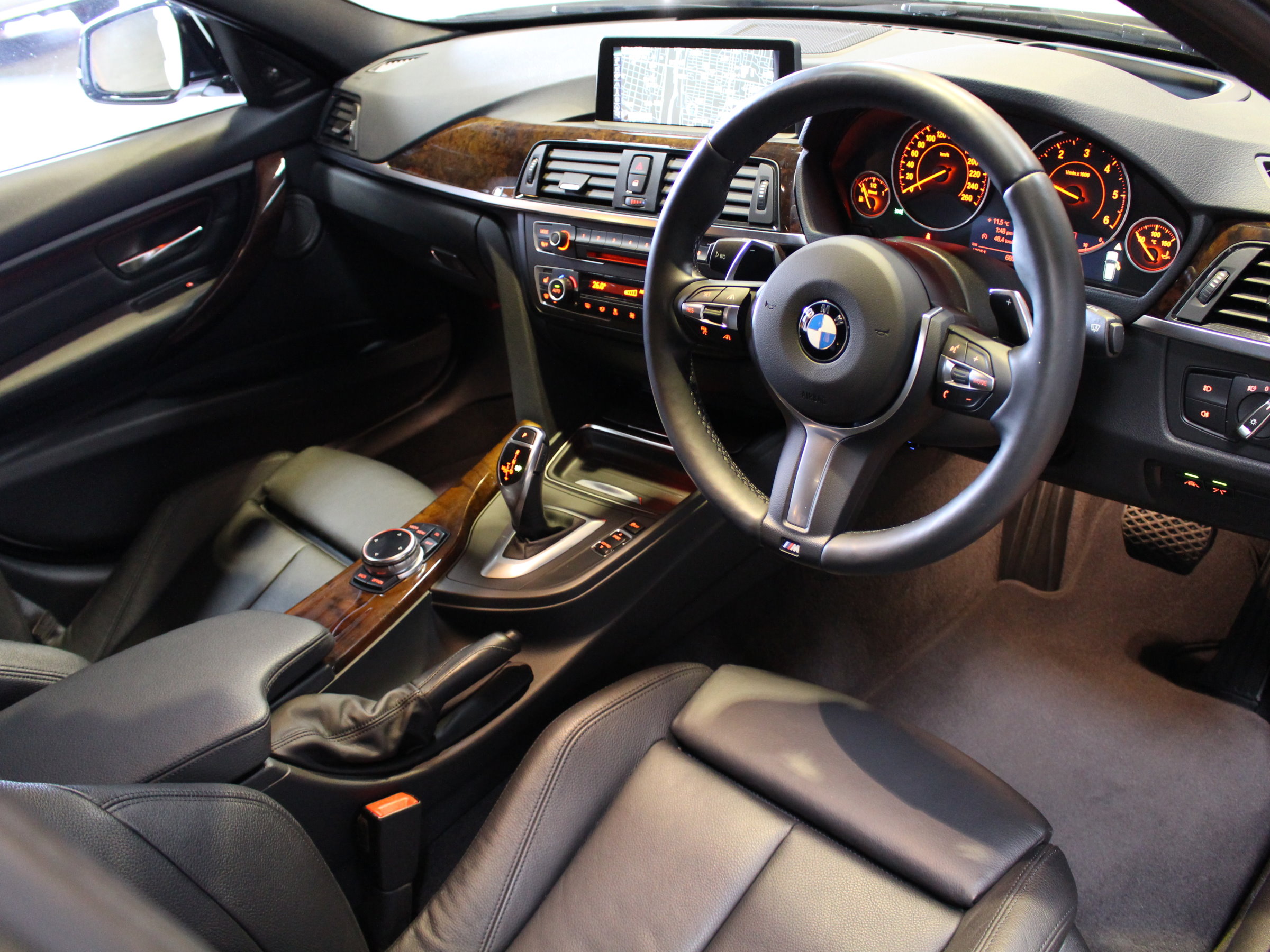 ＢＭＷ　３２０ｄツーリング　Ｍスポーツ