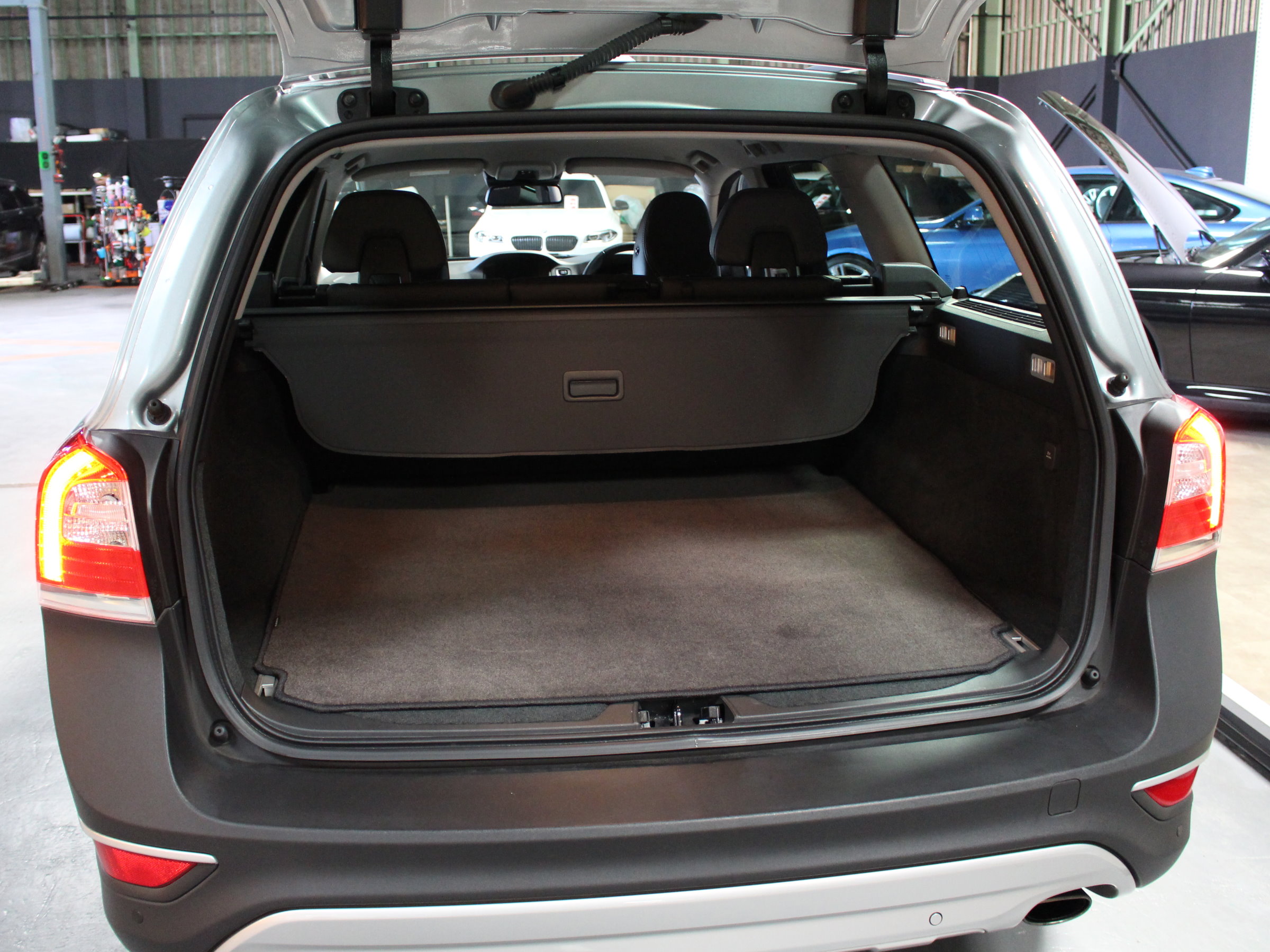 ボルボ　ＸＣ７０　Ｔ６　ＡＷＤ　インスクリプション