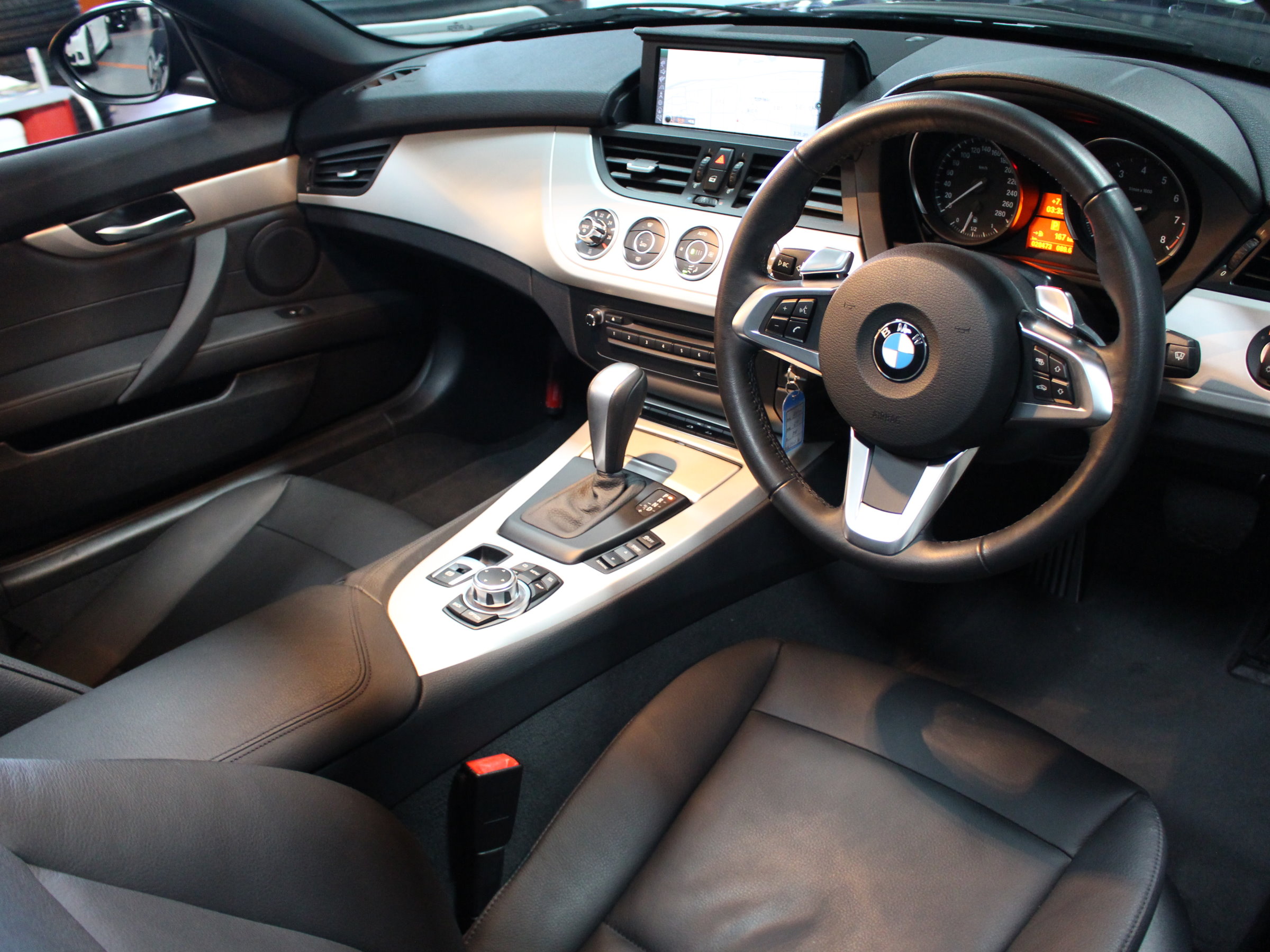 ＢＭＷ　Ｚ４　ｓドライブ２３ⅰ　ハイラインＰＫＧ
