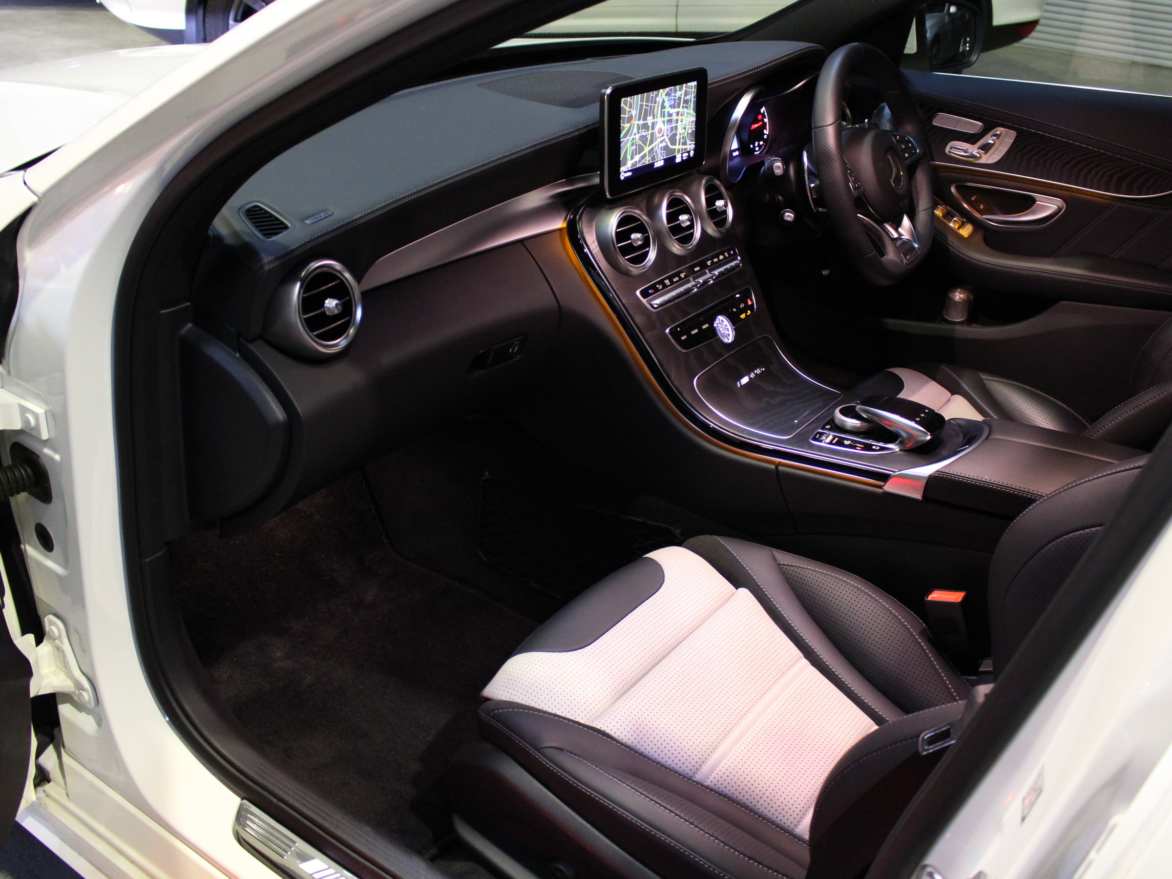 メルセデスＡＭＧ　Ｃ６３ステーションワゴン