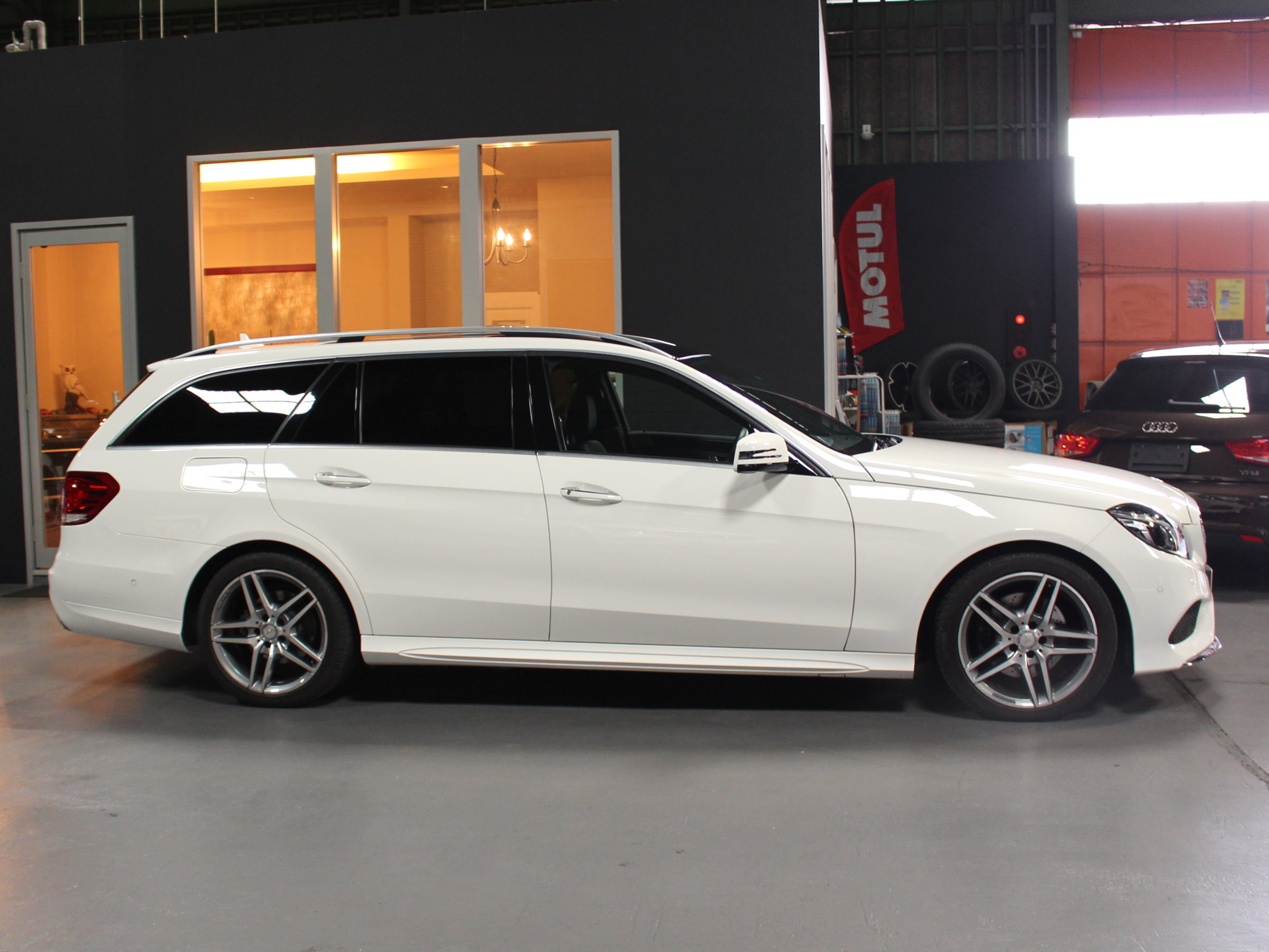メルセデスベンツ　Ｅ２５０ステーションワゴン　アバンギャルド