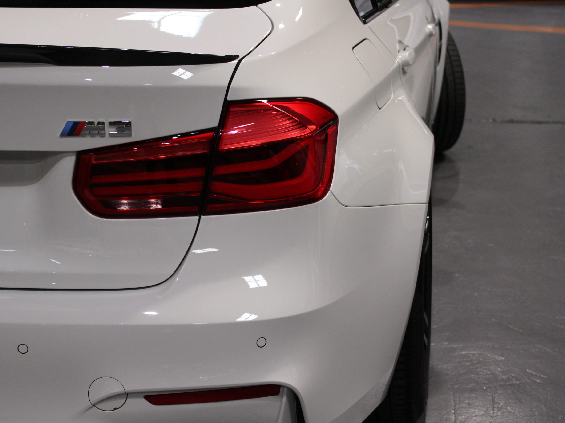 ＢＭＷ　Ｍ３セダン　ＭパフォーマンスカーボンエアロＰＫＧ