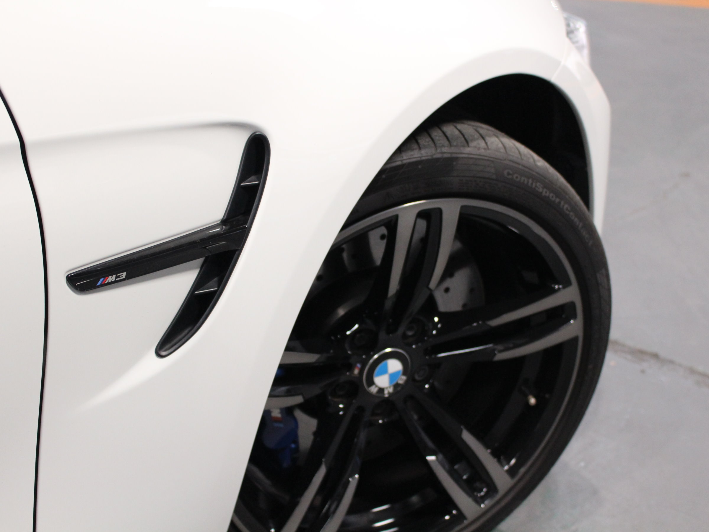 ＢＭＷ　Ｍ３セダン　ＭパフォーマンスカーボンエアロＰＫＧ