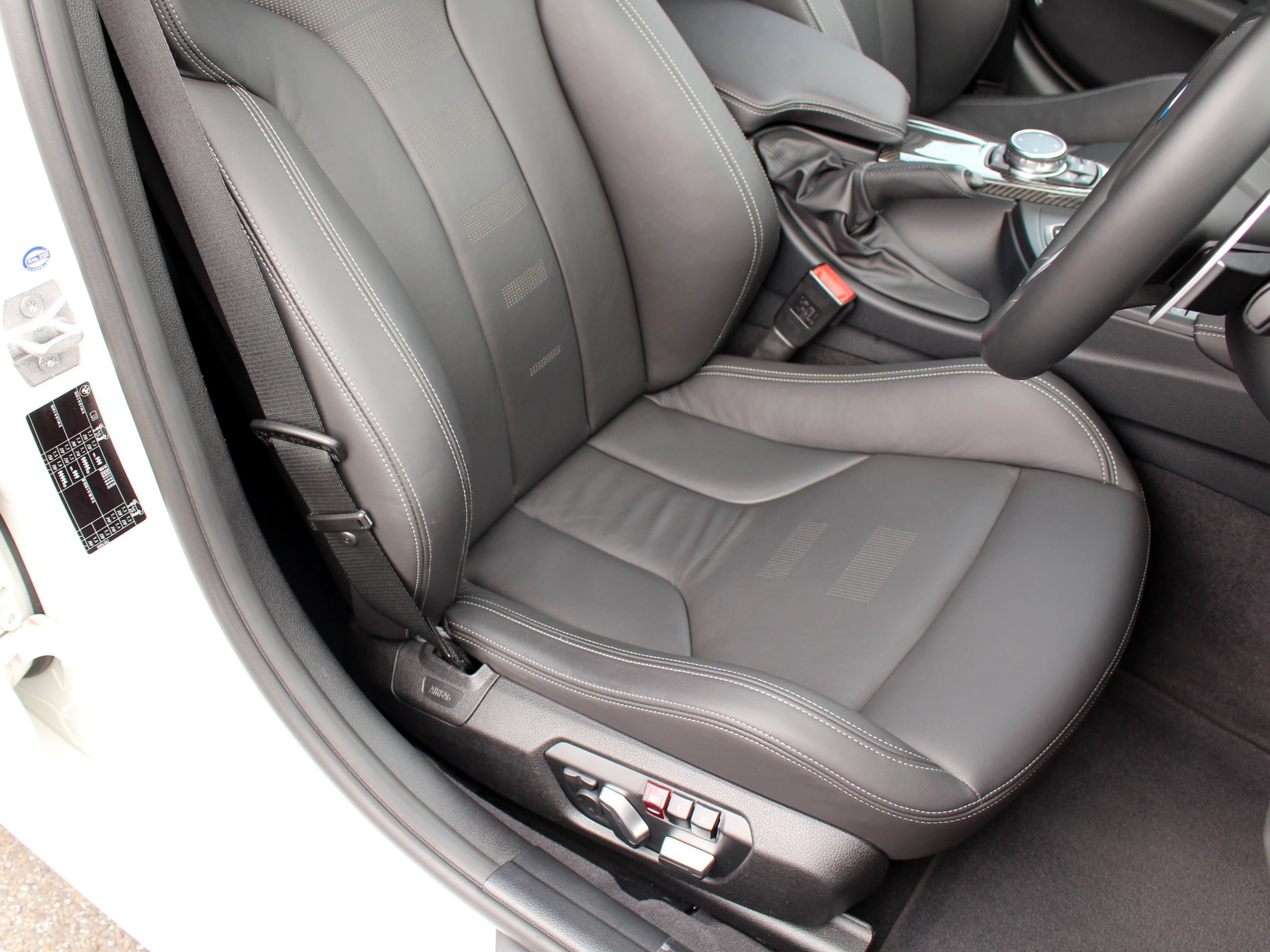 ＢＭＷ　Ｍ３セダン　ＭパフォーマンスカーボンエアロＰＫＧ