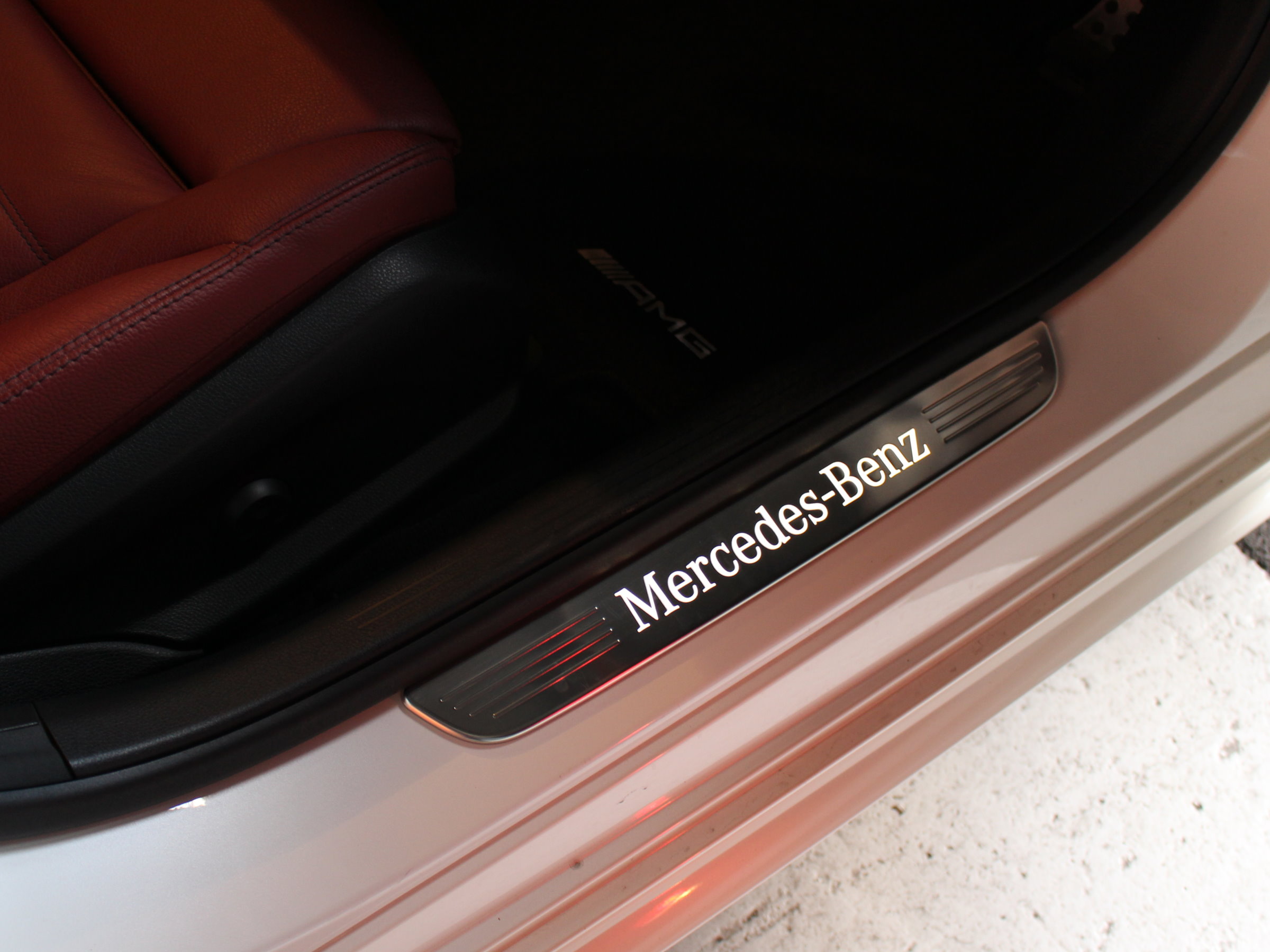 メルセデスベンツ　Ｃ２００ステーションワゴン　スポーツ　本革仕様