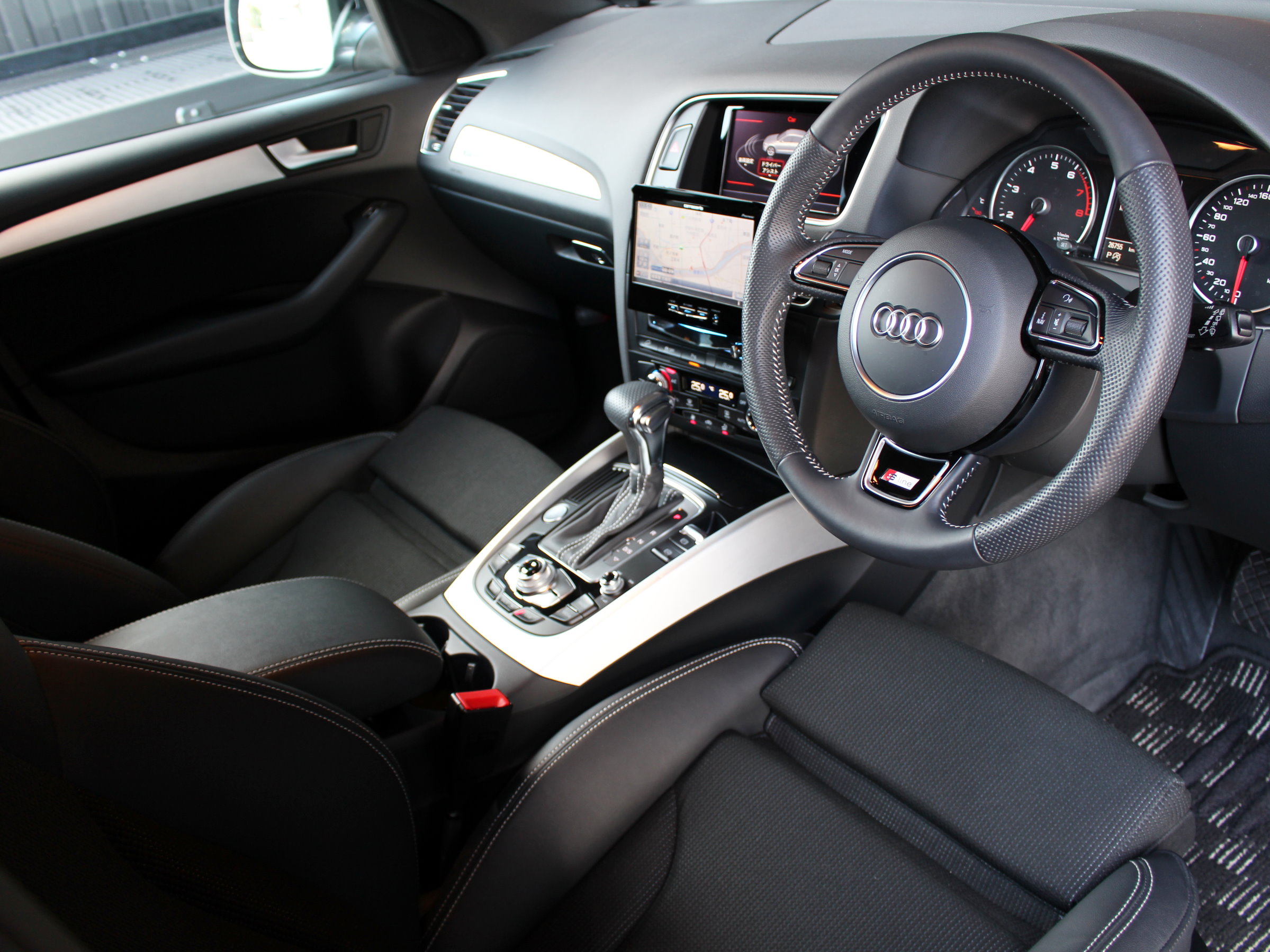 アウディ　Ｑ５　２．０ＴＦＳＩクワトロ　Ｓライン