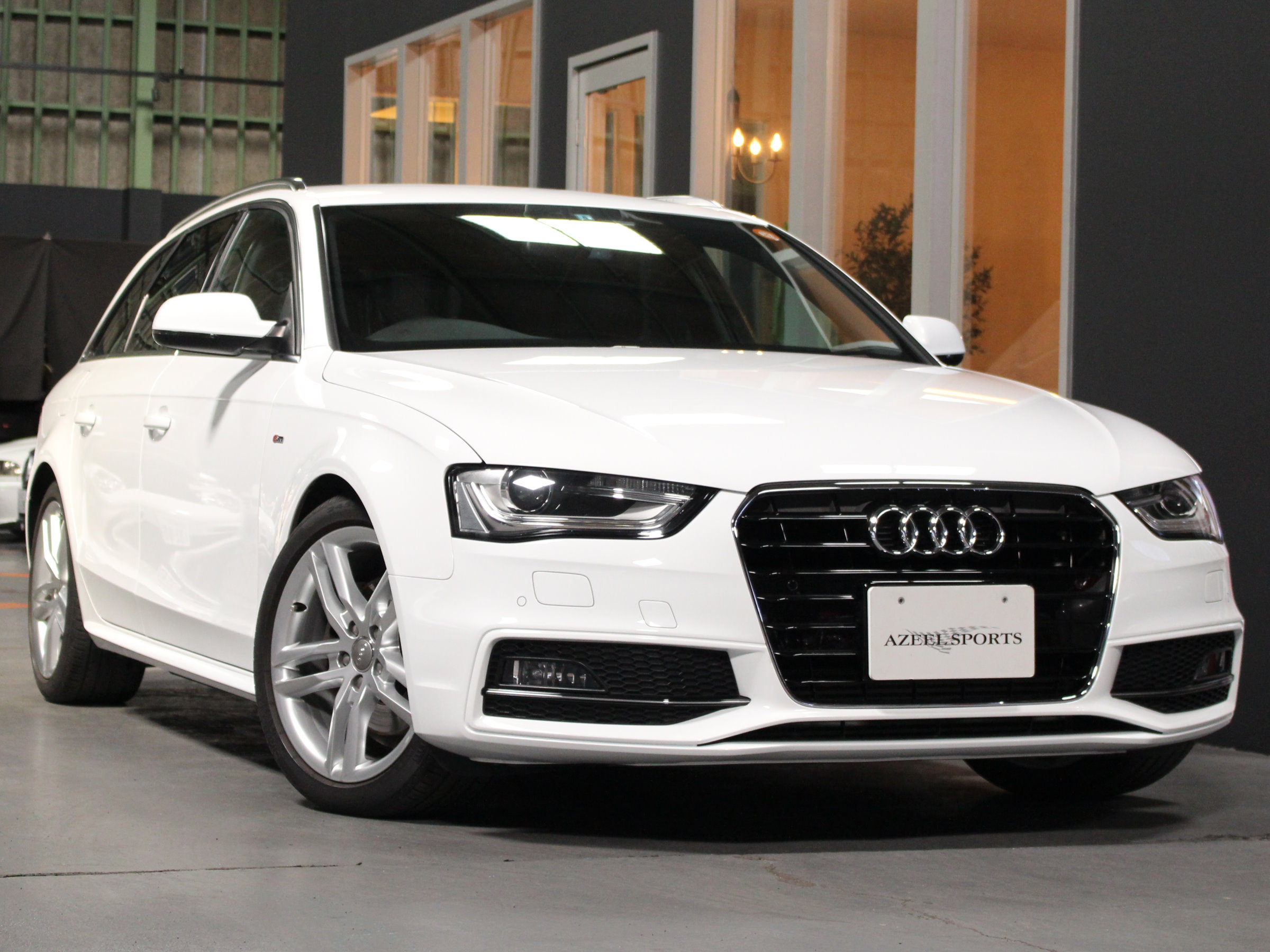 アウディ　Ａ４アバント　２．０ＴＦＳＩ　Ｓライン