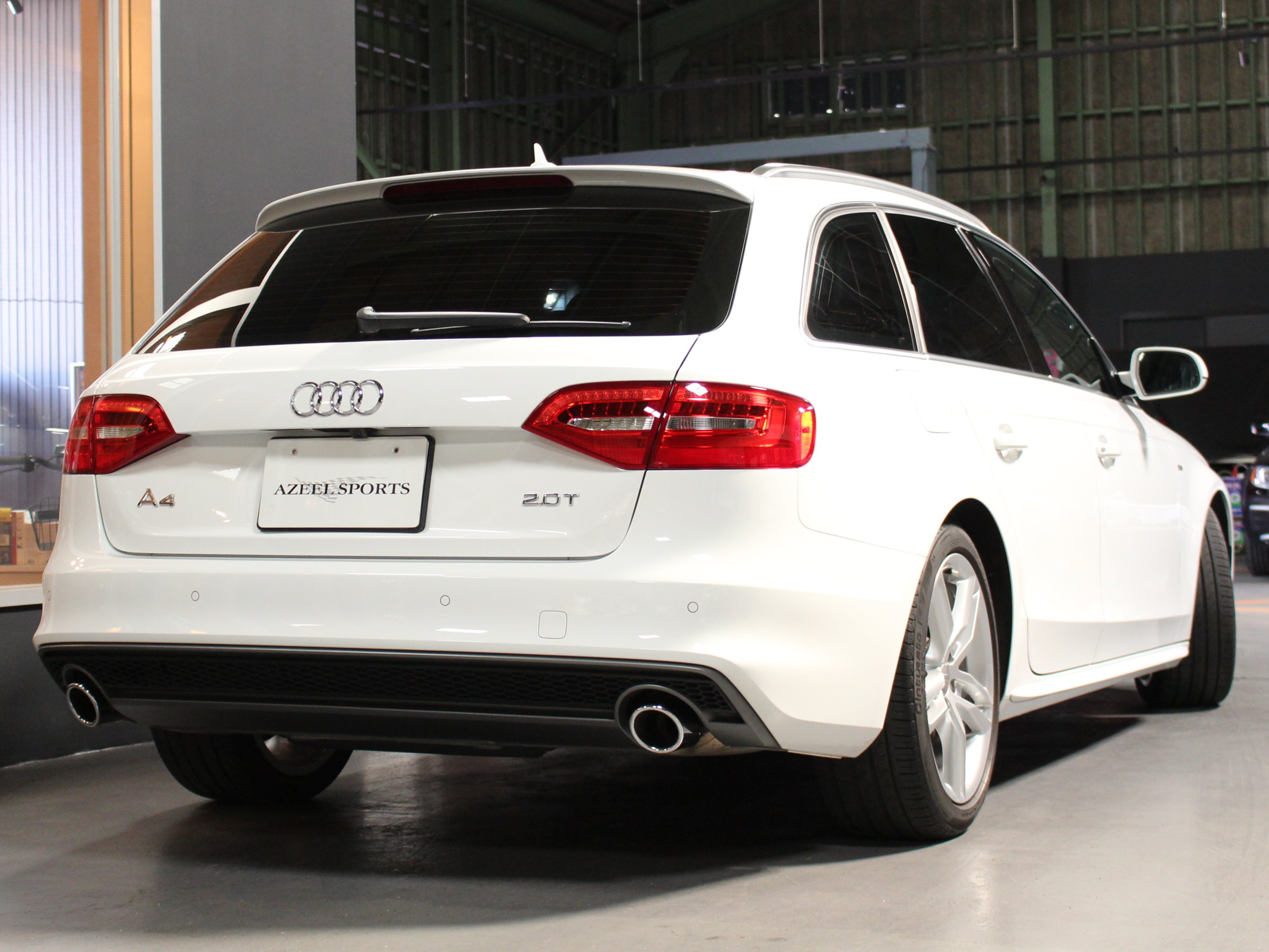 アウディ　Ａ４アバント　２．０ＴＦＳＩ　Ｓライン