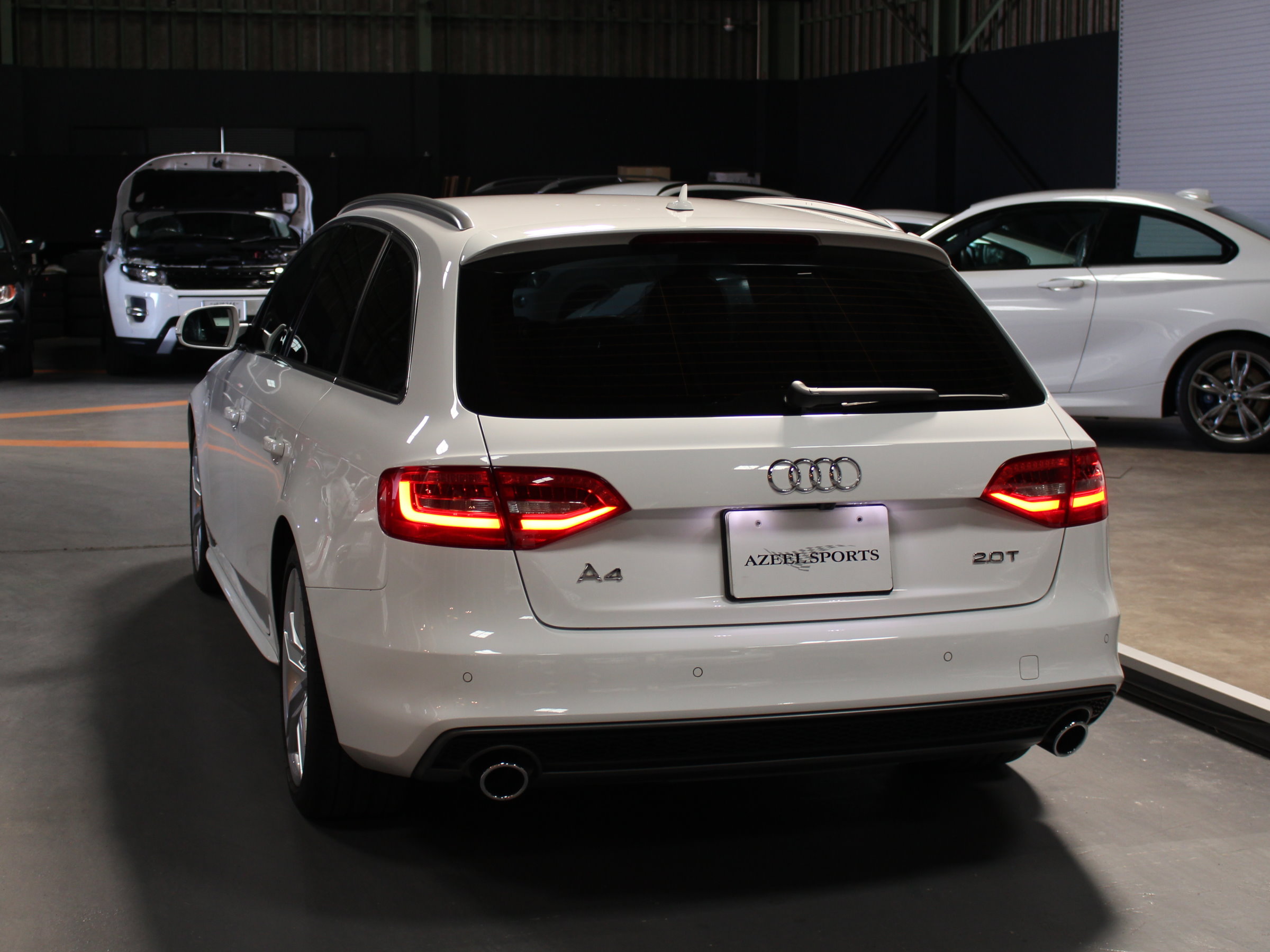 アウディ　Ａ４アバント　２．０ＴＦＳＩ　Ｓライン