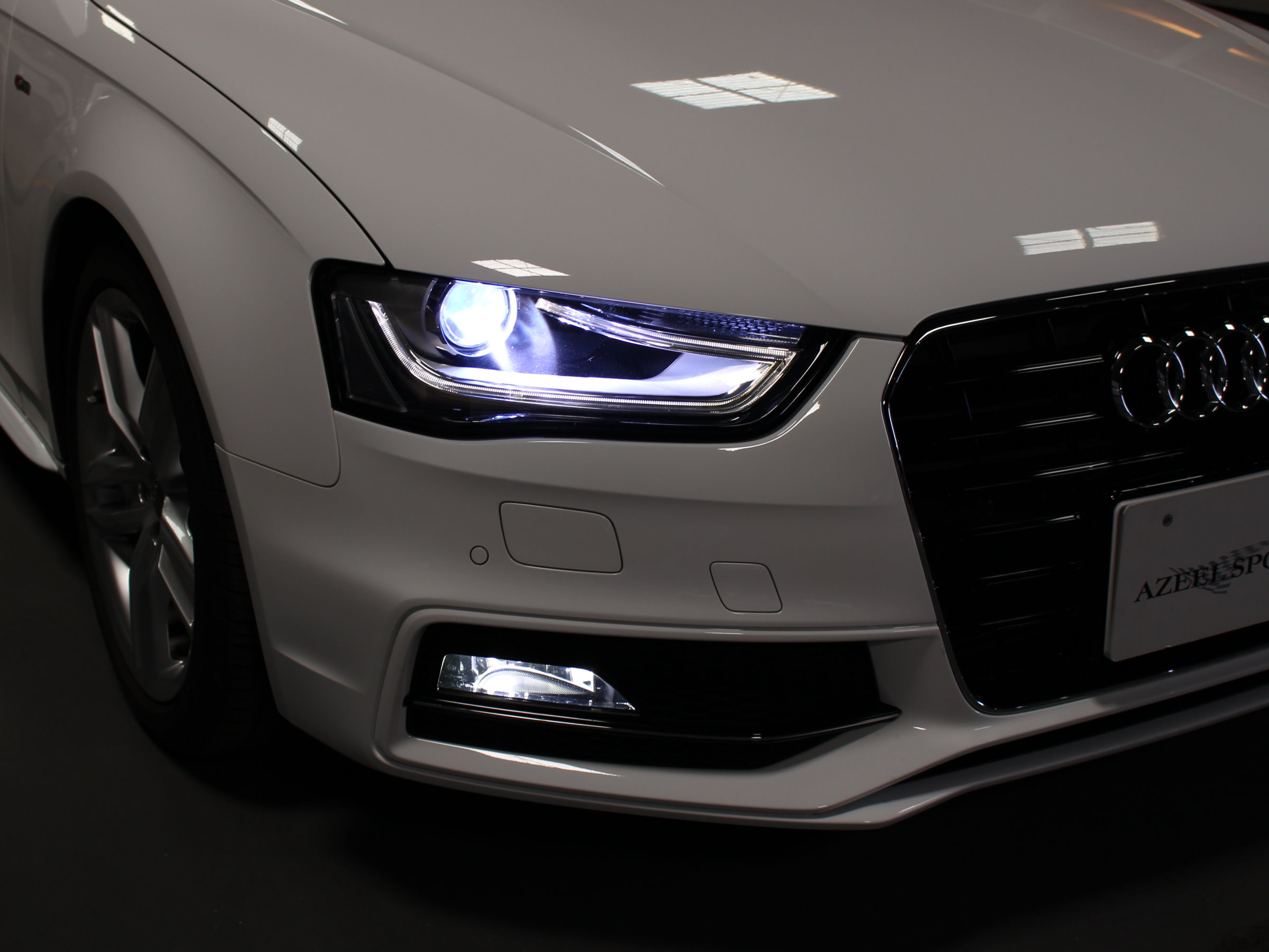 アウディ　Ａ４アバント　２．０ＴＦＳＩ　Ｓライン