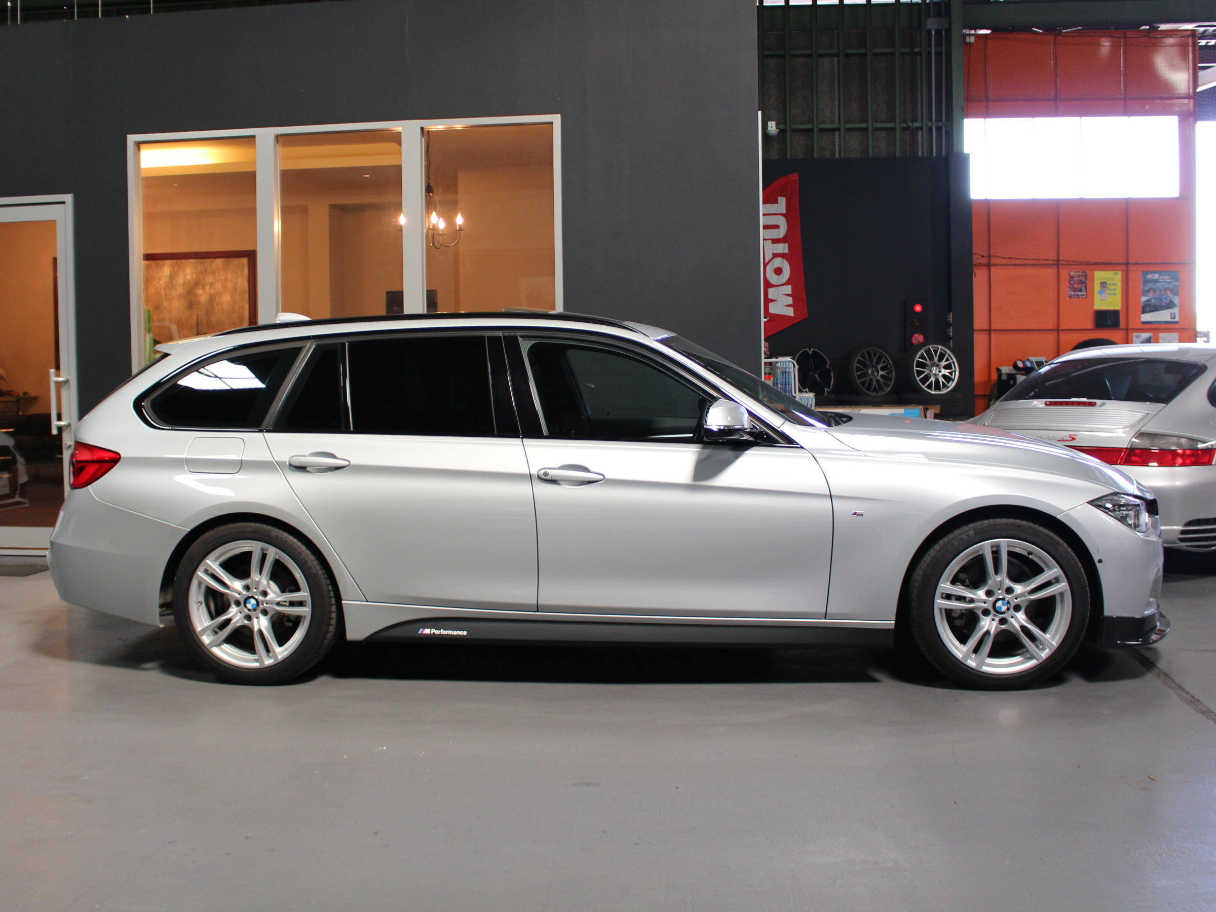 ＢＭＷ　３２０ｄツーリング　Ｍスポーツ　ＬＣＩ後期