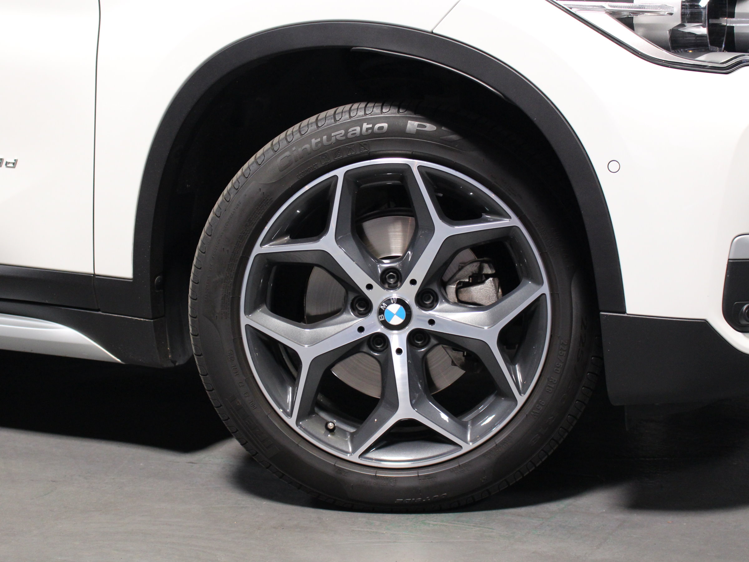 ＢＭＷ　Ｘ１　ｘドライブ１８ｄ　Ｘライン　ハイラインパッケージ