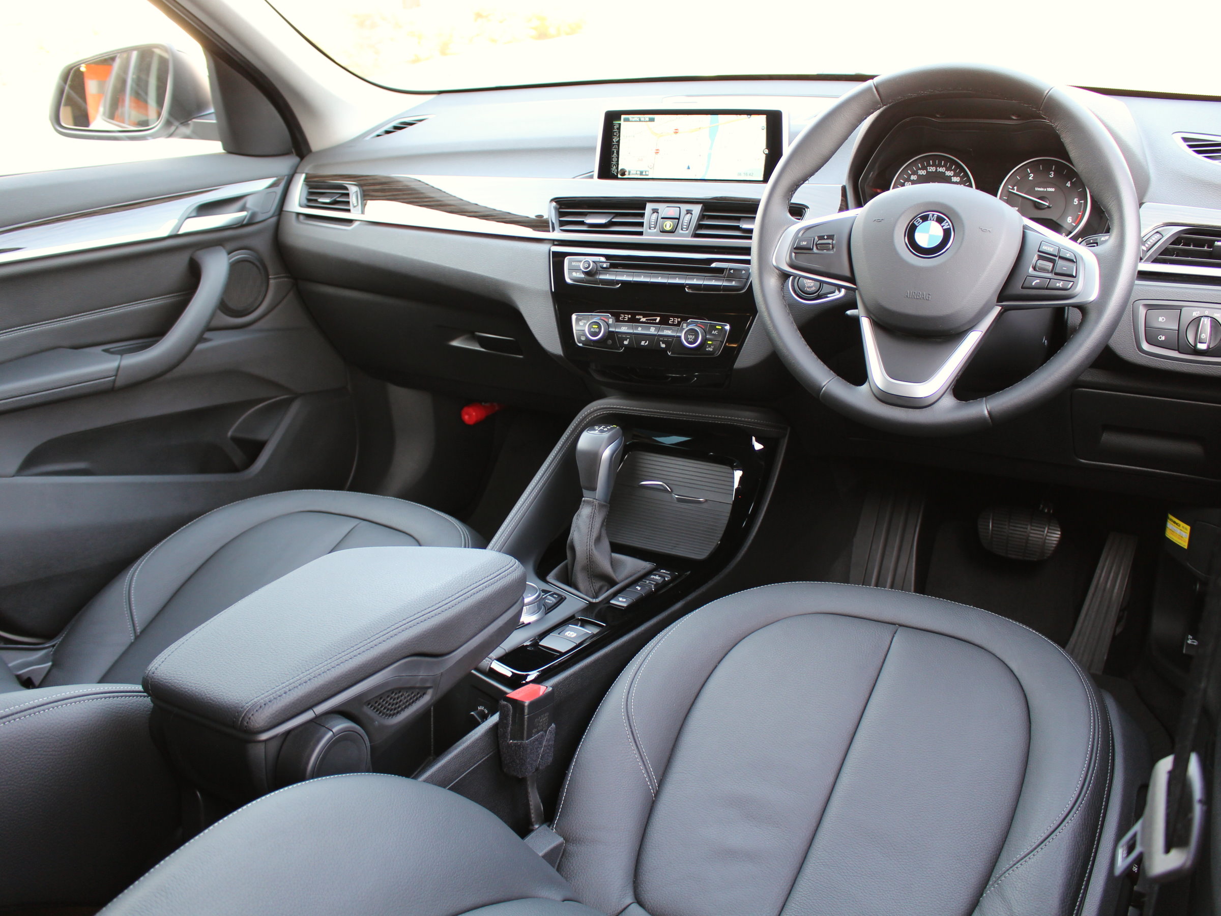 ＢＭＷ　Ｘ１　ｘドライブ１８ｄ　Ｘライン　ハイラインパッケージ