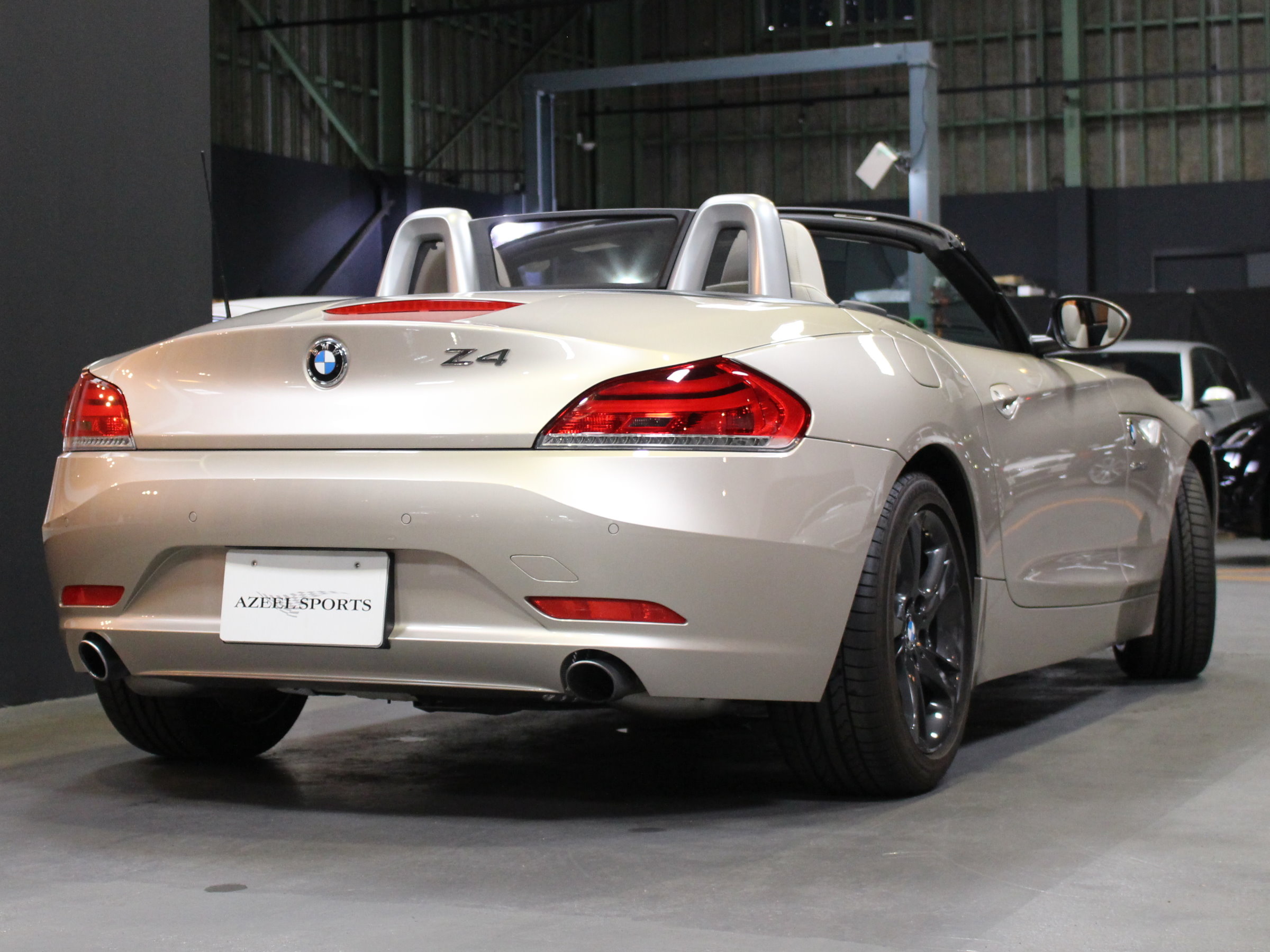 ＢＭＷ　Ｚ４　ｓドライブ３５ⅰ　ＯＰデザインピュアホワイト