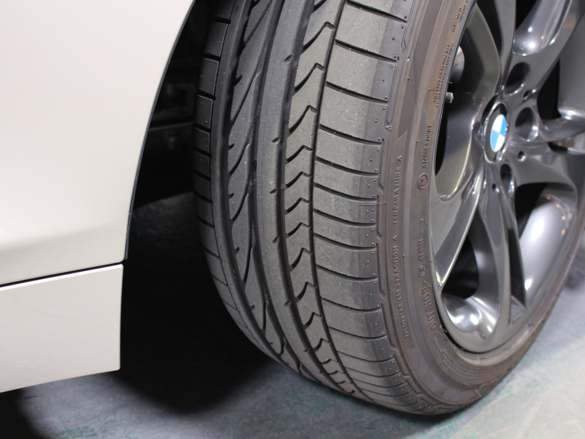 ＢＭＷ　Ｚ４　ｓドライブ３５ⅰ　ＯＰデザインピュアホワイト