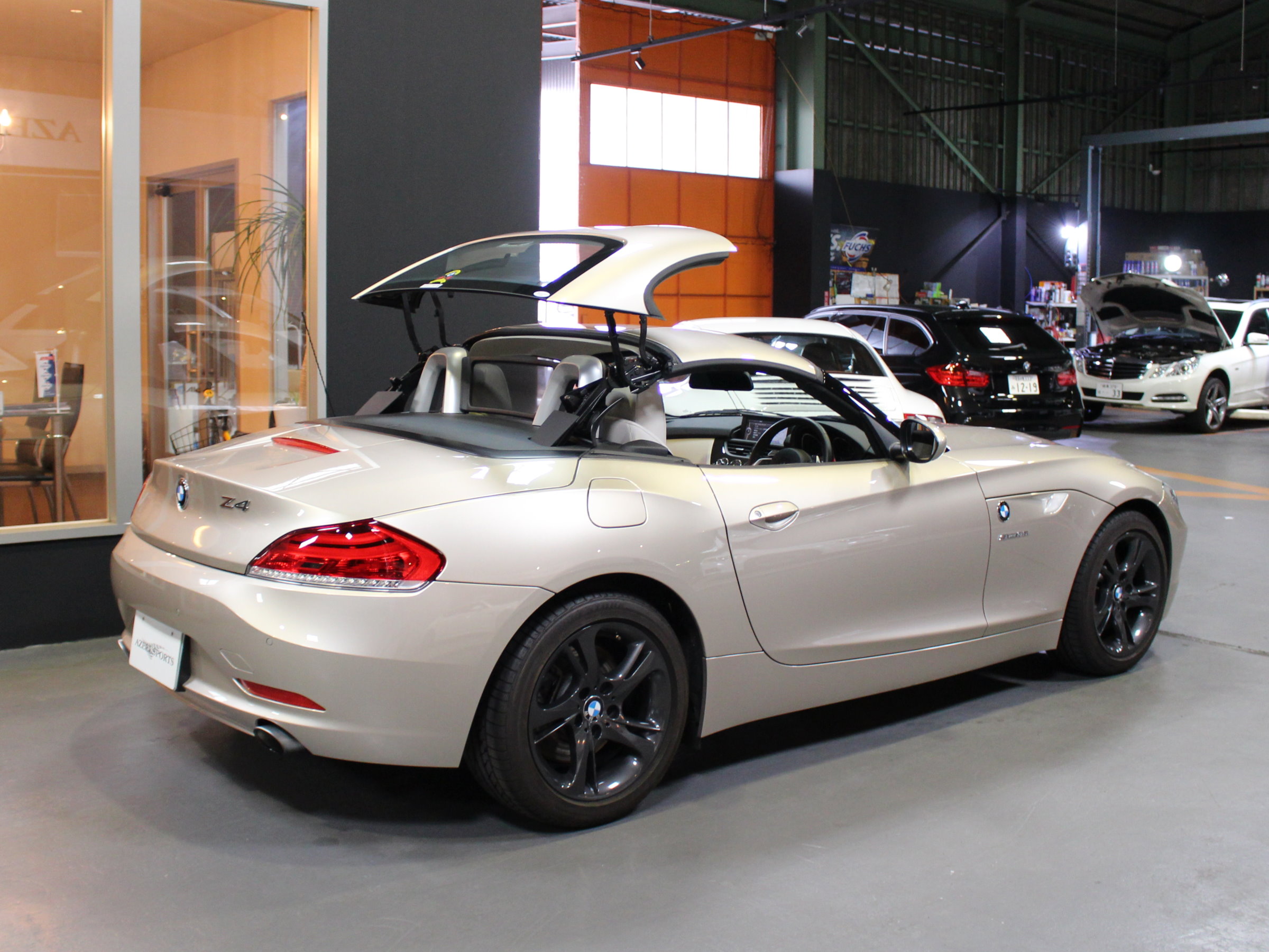ＢＭＷ　Ｚ４　ｓドライブ３５ⅰ　ＯＰデザインピュアホワイト