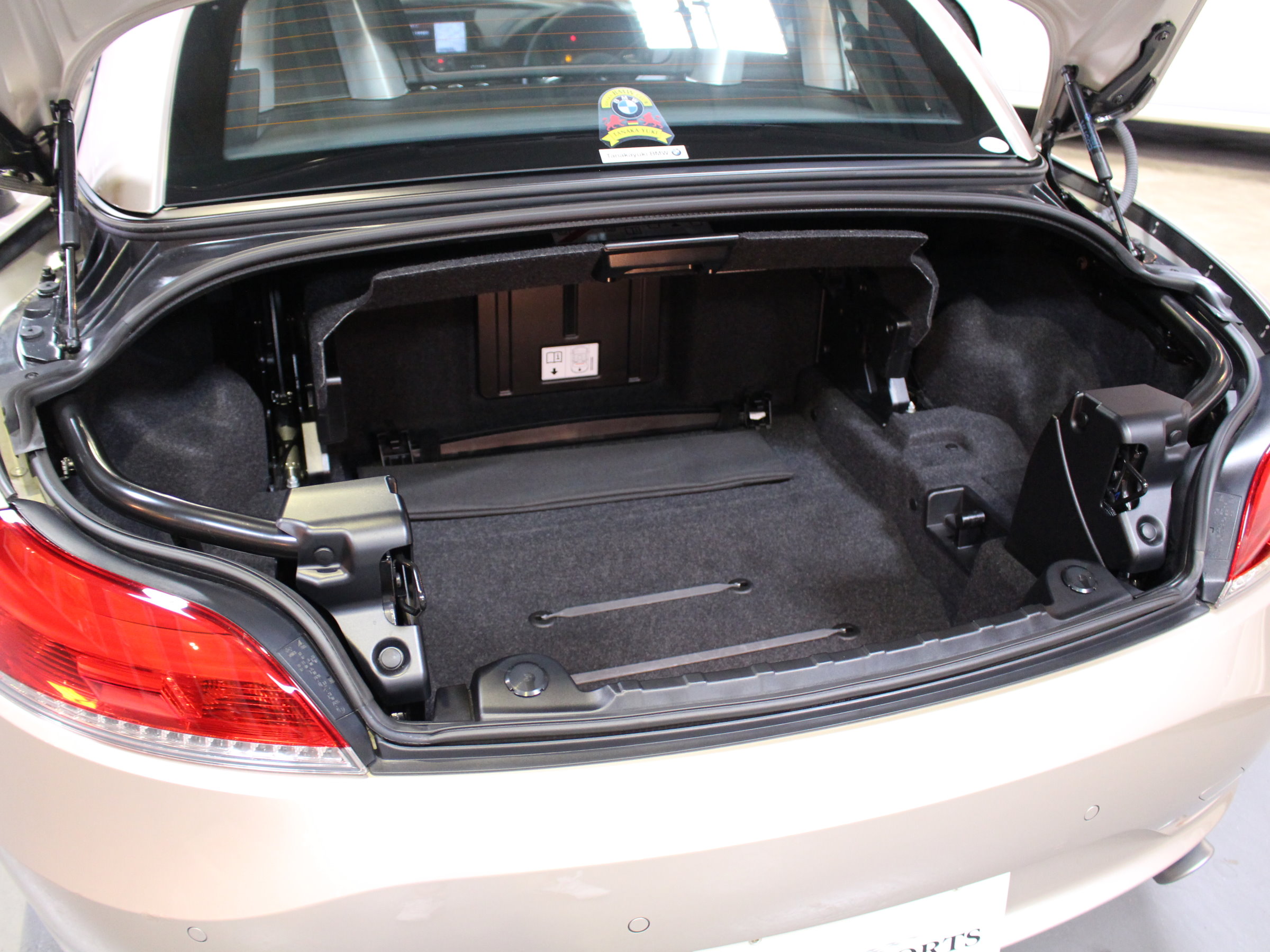 ＢＭＷ　Ｚ４　ｓドライブ３５ⅰ　ＯＰデザインピュアホワイト