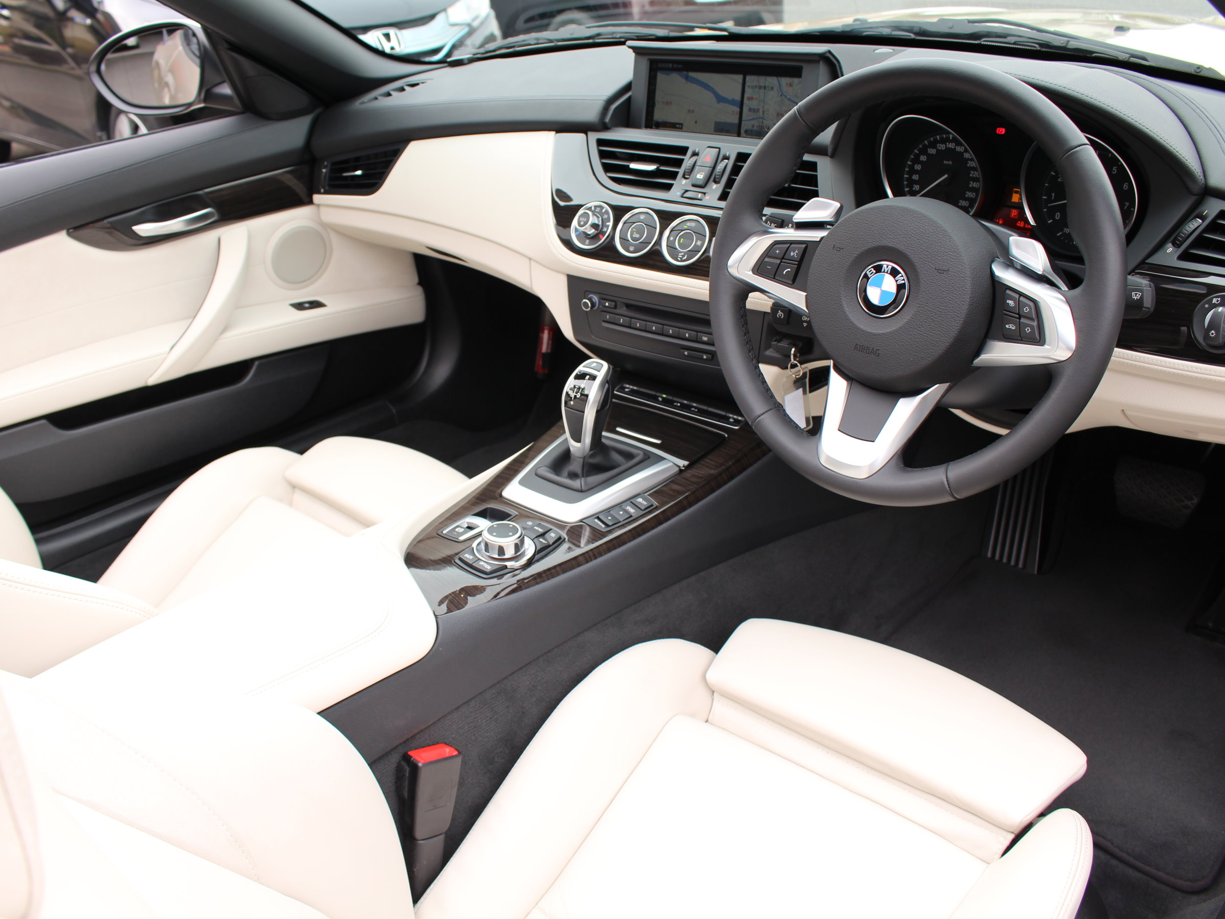ＢＭＷ　Ｚ４　ｓドライブ３５ⅰ　ＯＰデザインピュアホワイト