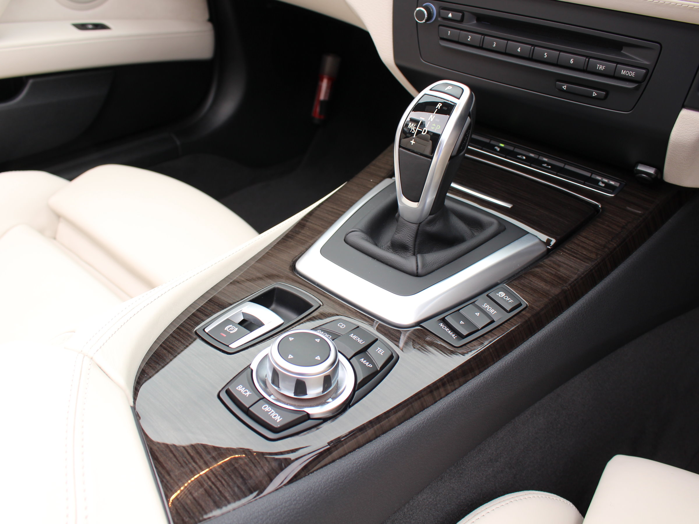 ＢＭＷ　Ｚ４　ｓドライブ３５ⅰ　ＯＰデザインピュアホワイト