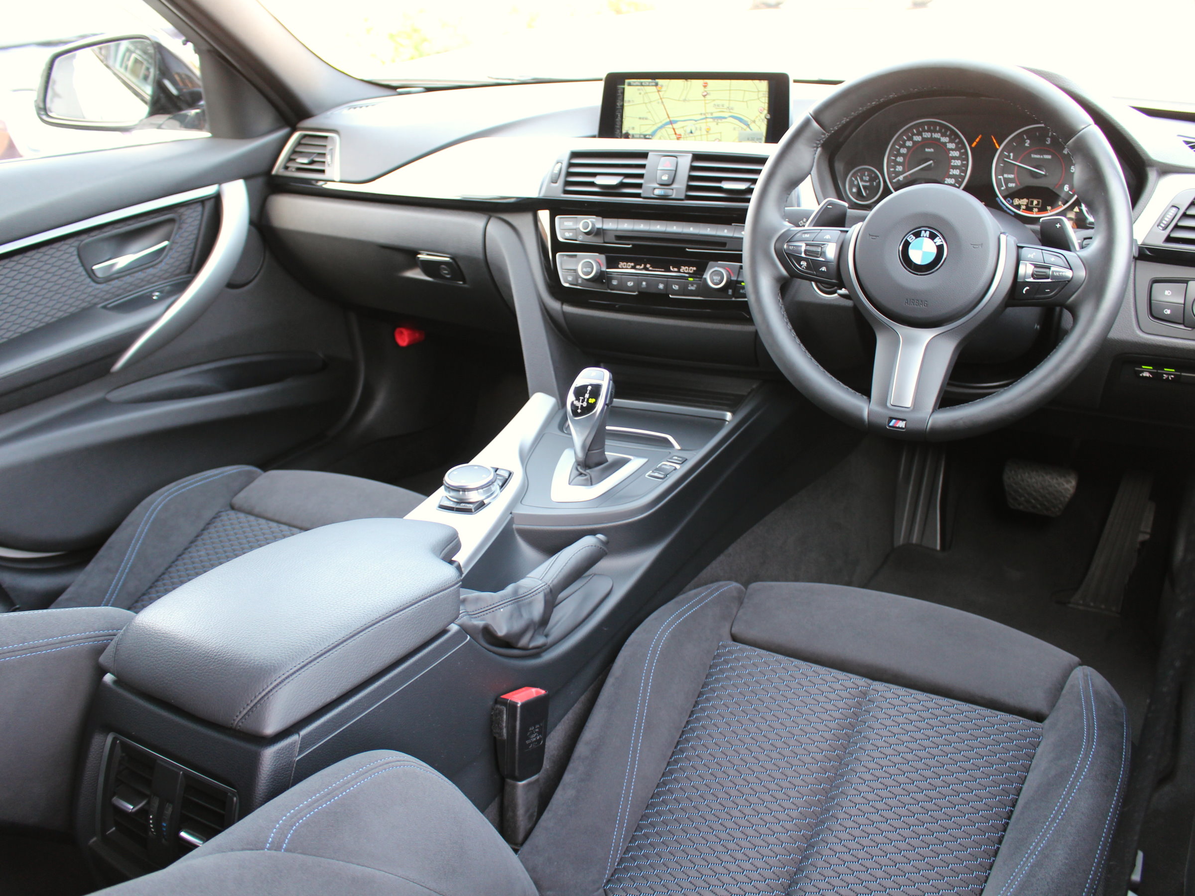 ＢＭＷ　３２０ｄ　Ｍスポーツ　