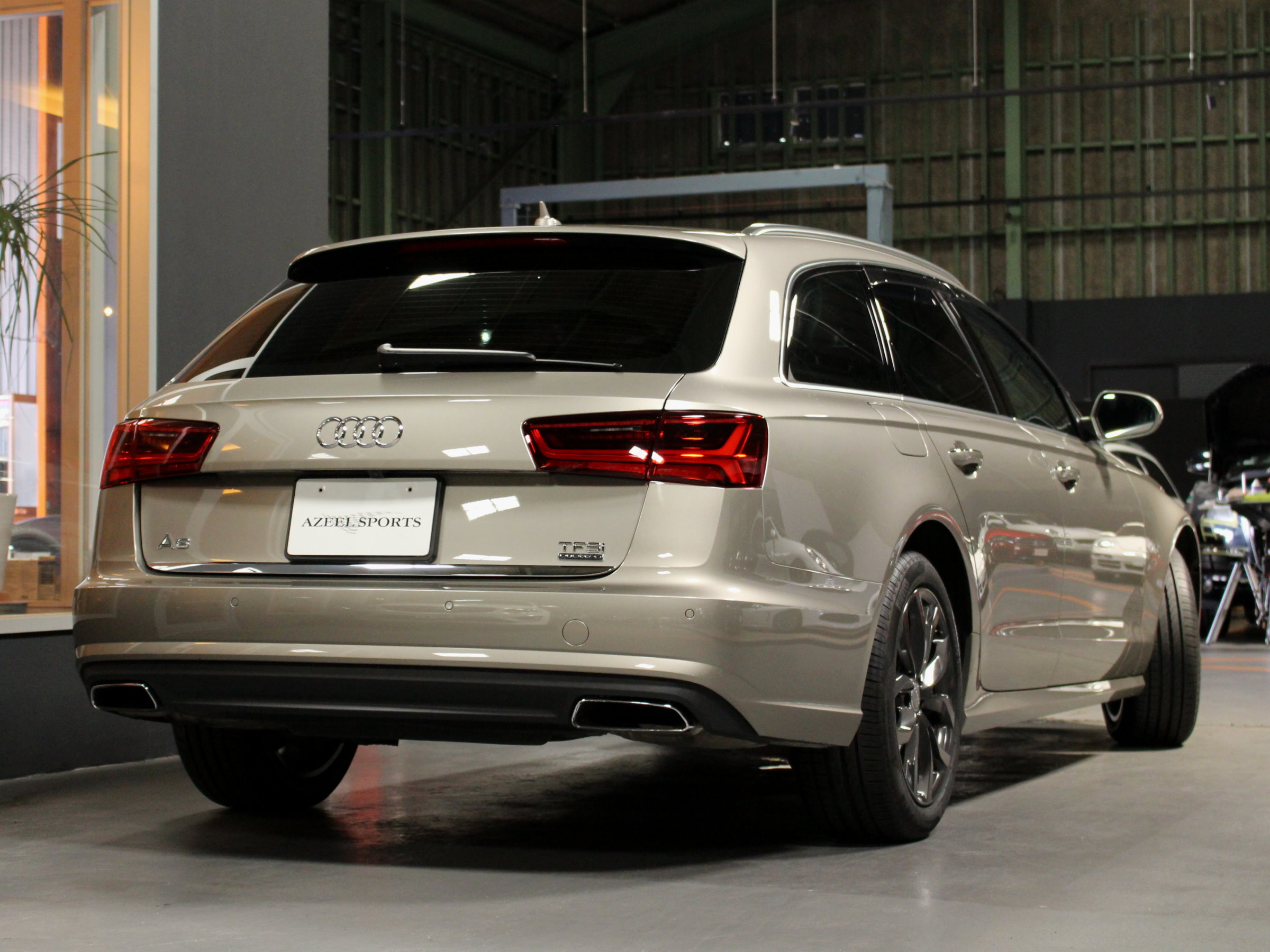 アウディ　Ａ６アバント　２．０ＴＦＳＩ　クワトロ