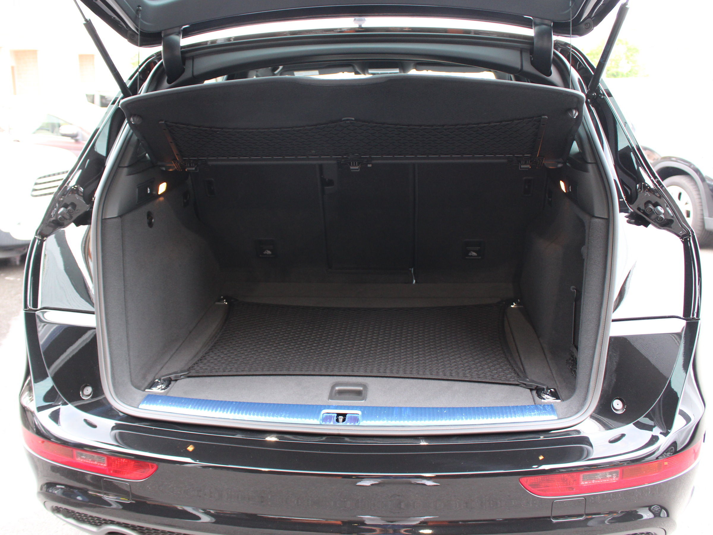 アウディ　Ｑ５　２．０ＴＦＳＩクワトロ　Ｓライン　アシスタンスＰＫＧ付
