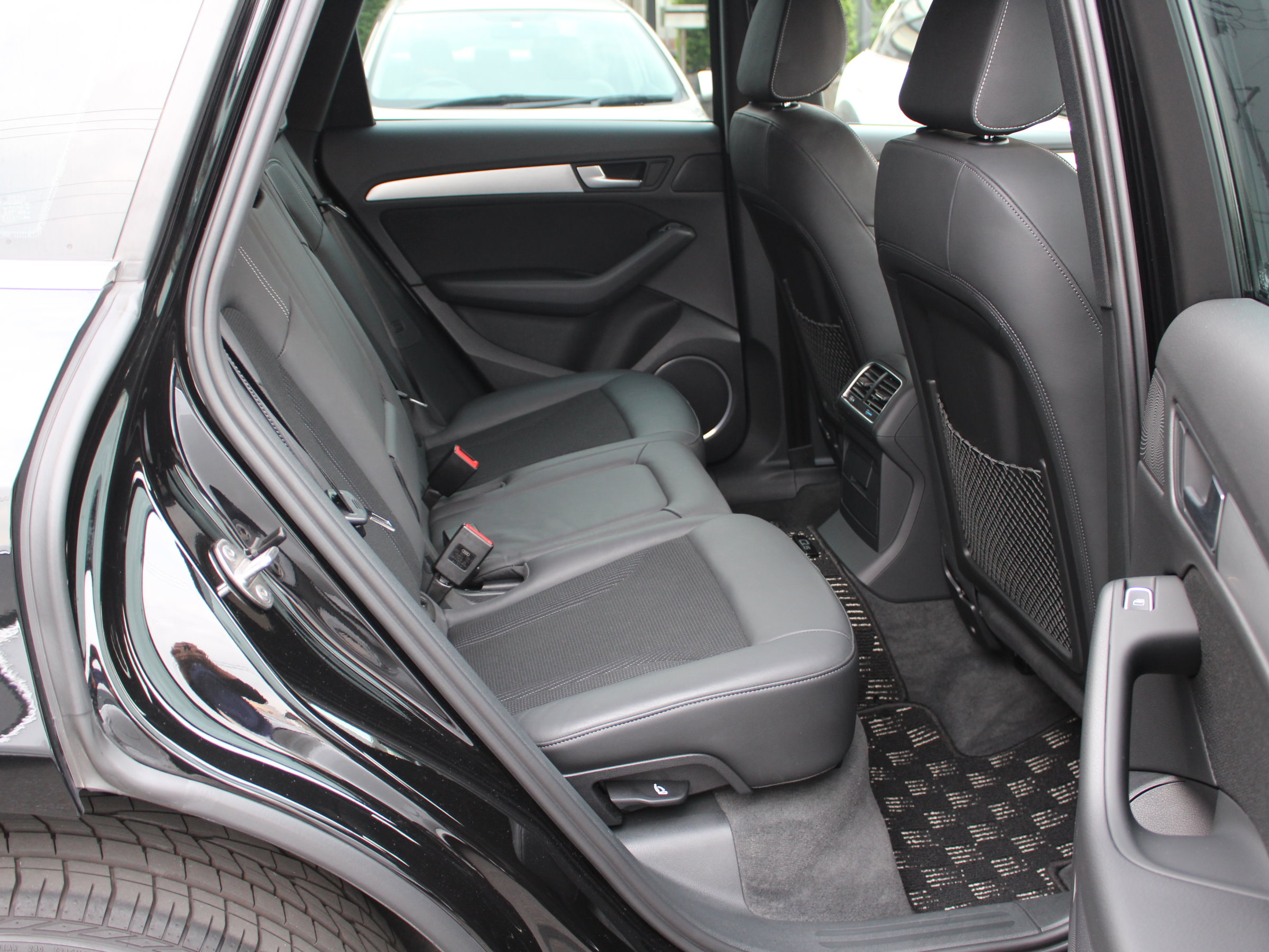 アウディ　Ｑ５　２．０ＴＦＳＩクワトロ　Ｓライン　アシスタンスＰＫＧ付