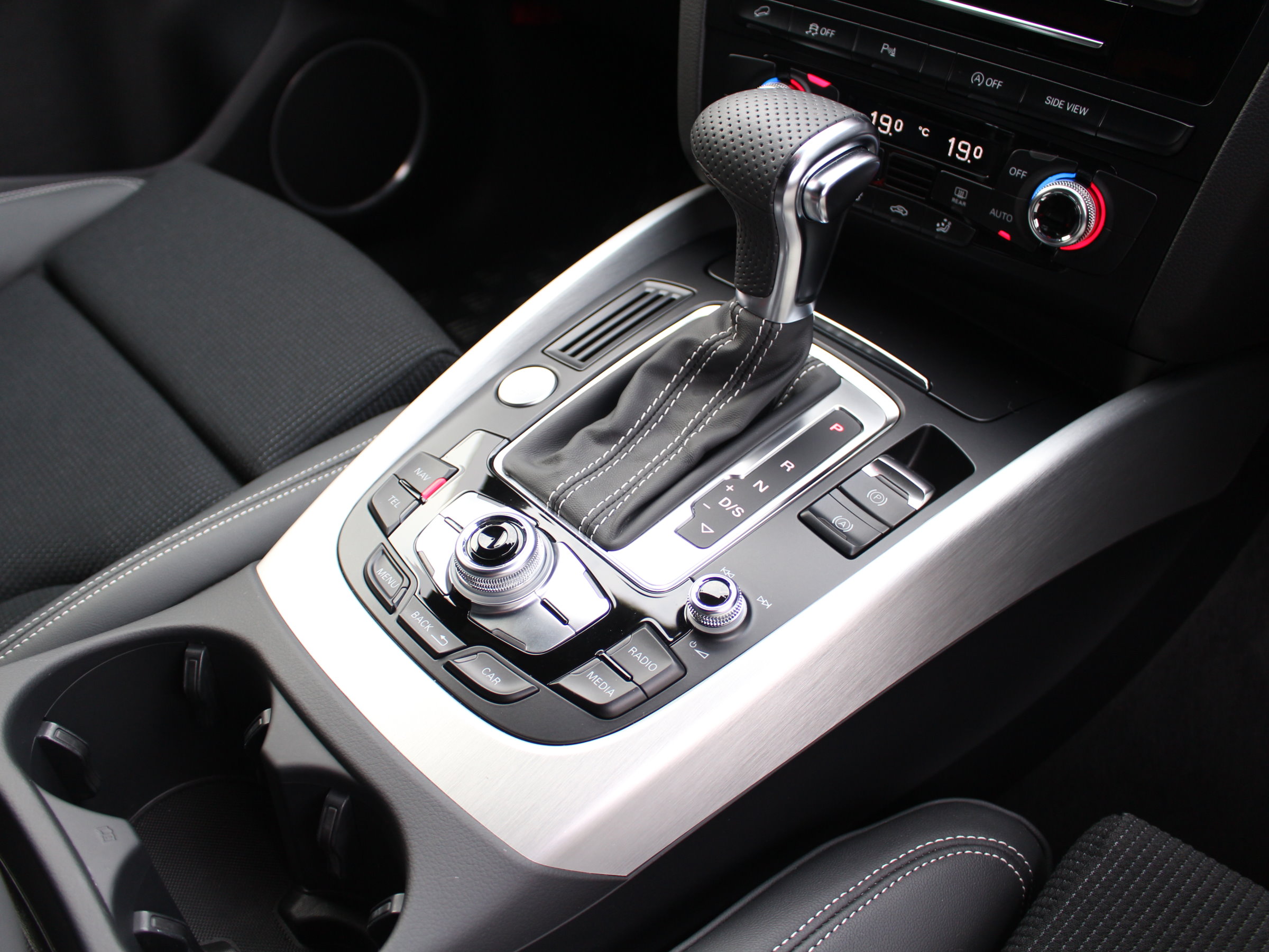 アウディ　Ｑ５　２．０ＴＦＳＩクワトロ　Ｓライン　アシスタンスＰＫＧ付