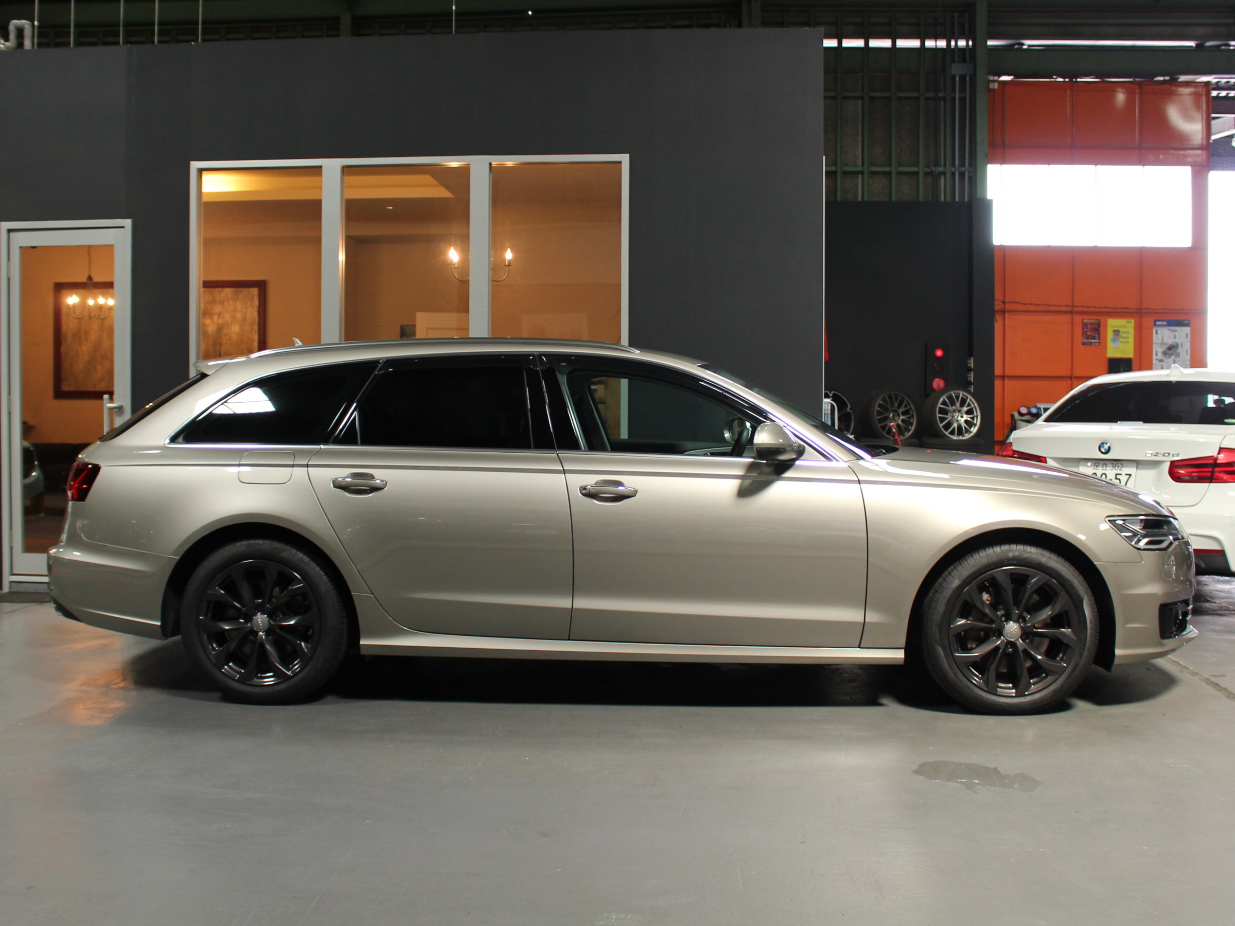 アウディ　Ａ６アバント　２．０ＴＦＳＩ　クワトロ