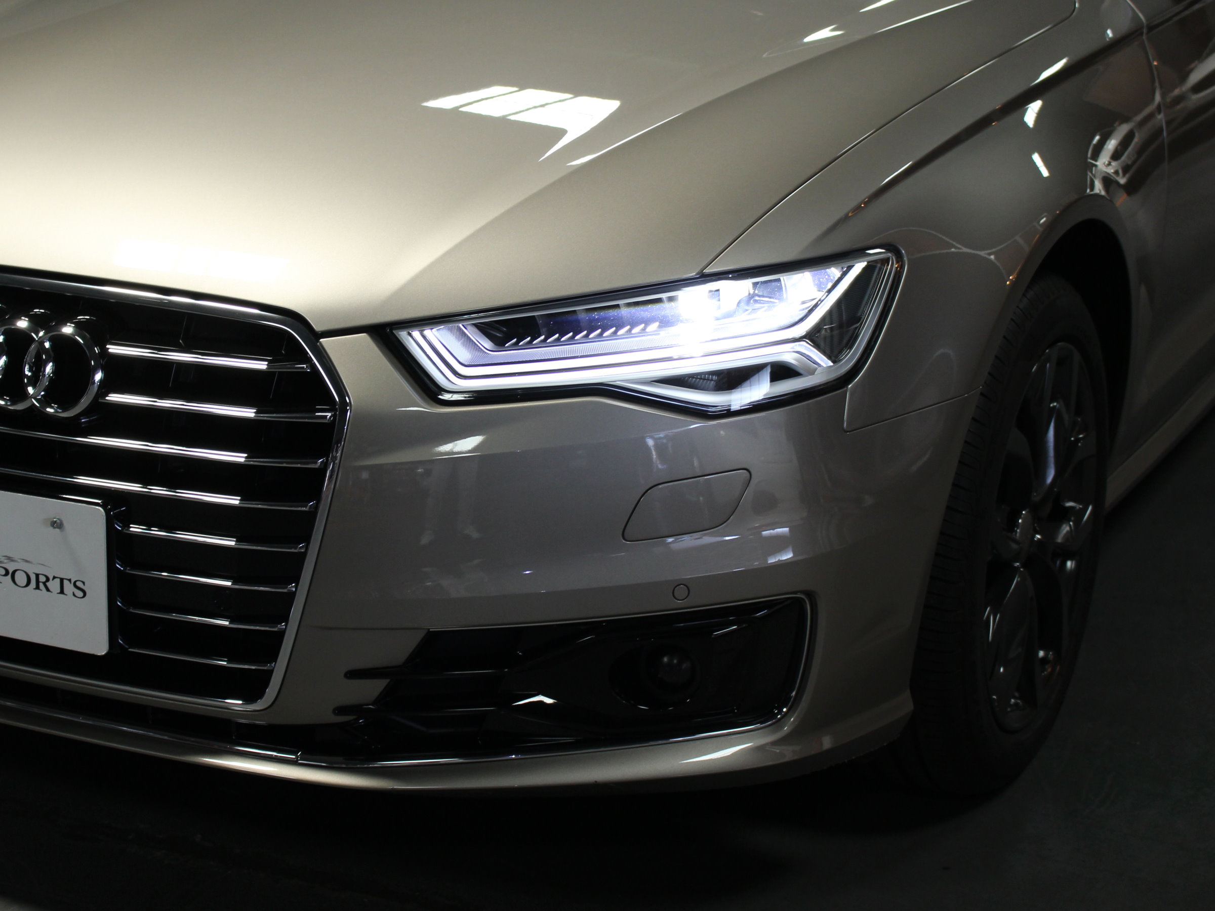 アウディ　Ａ６アバント　２．０ＴＦＳＩ　クワトロ
