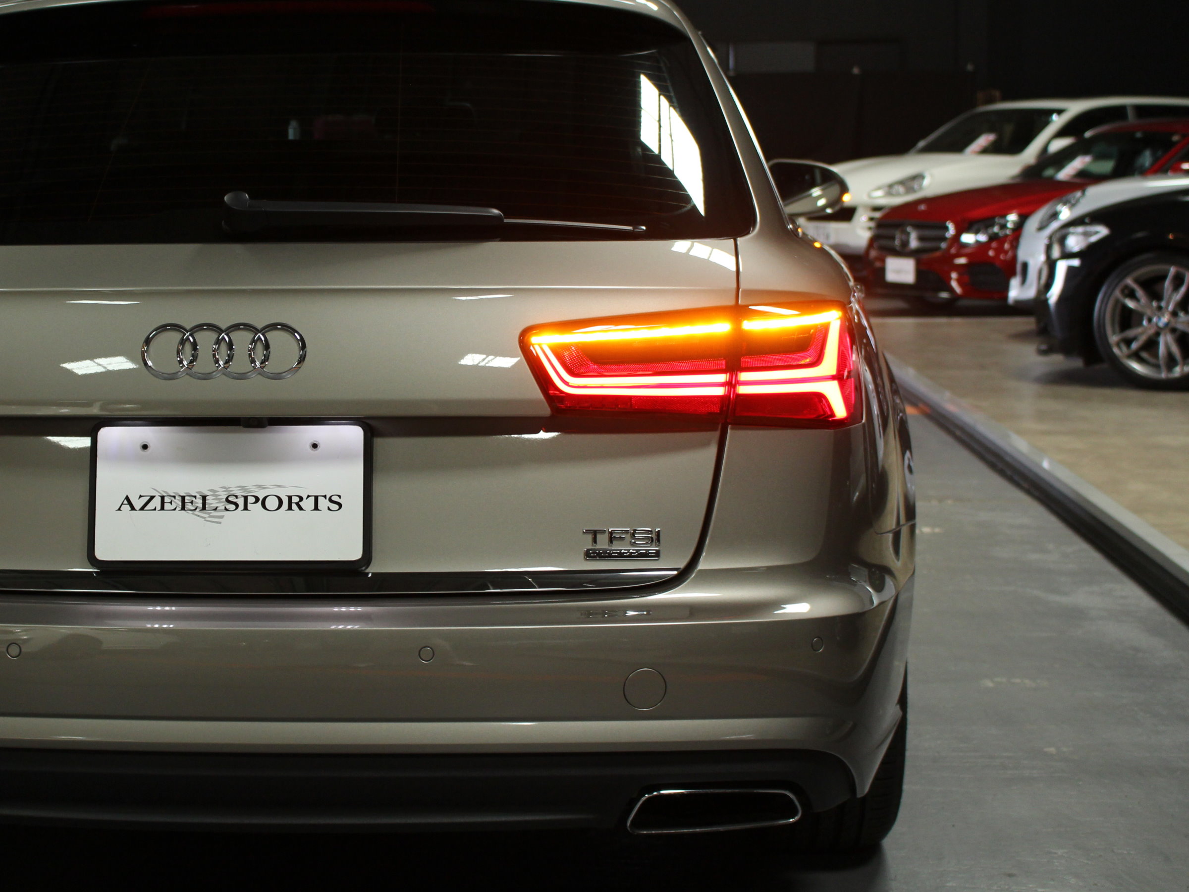 アウディ　Ａ６アバント　２．０ＴＦＳＩ　クワトロ