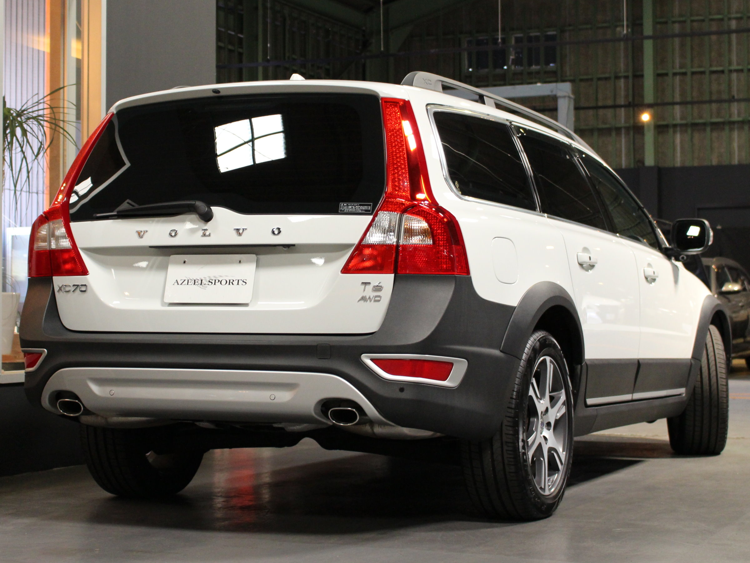 ボルボ　ＸＣ７０　Ｔ６　ＡＷＤ　インスクリプション　レーダーセーフティＰＫＧ
