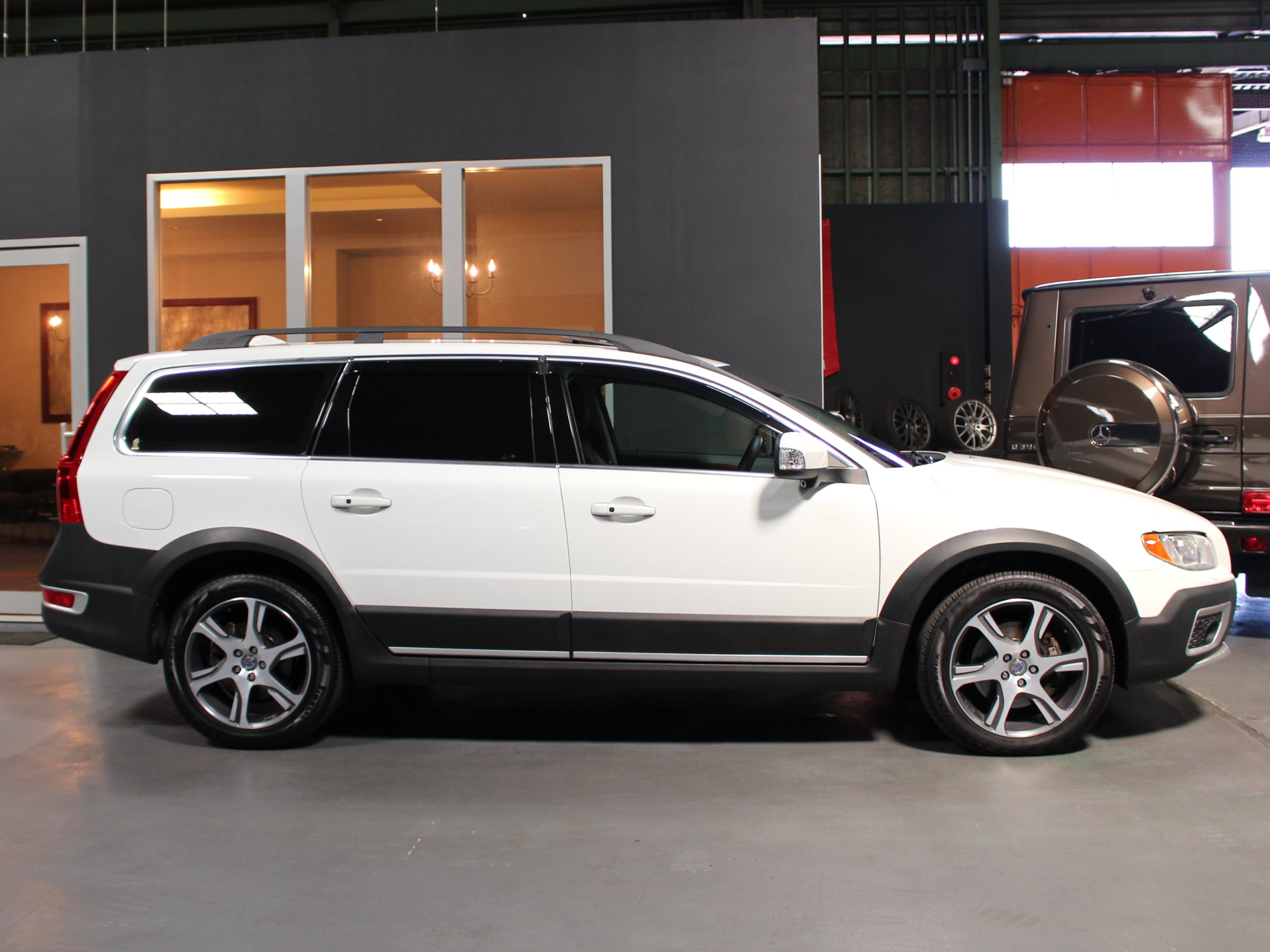 ボルボ　ＸＣ７０　Ｔ６　ＡＷＤ　インスクリプション　レーダーセーフティＰＫＧ