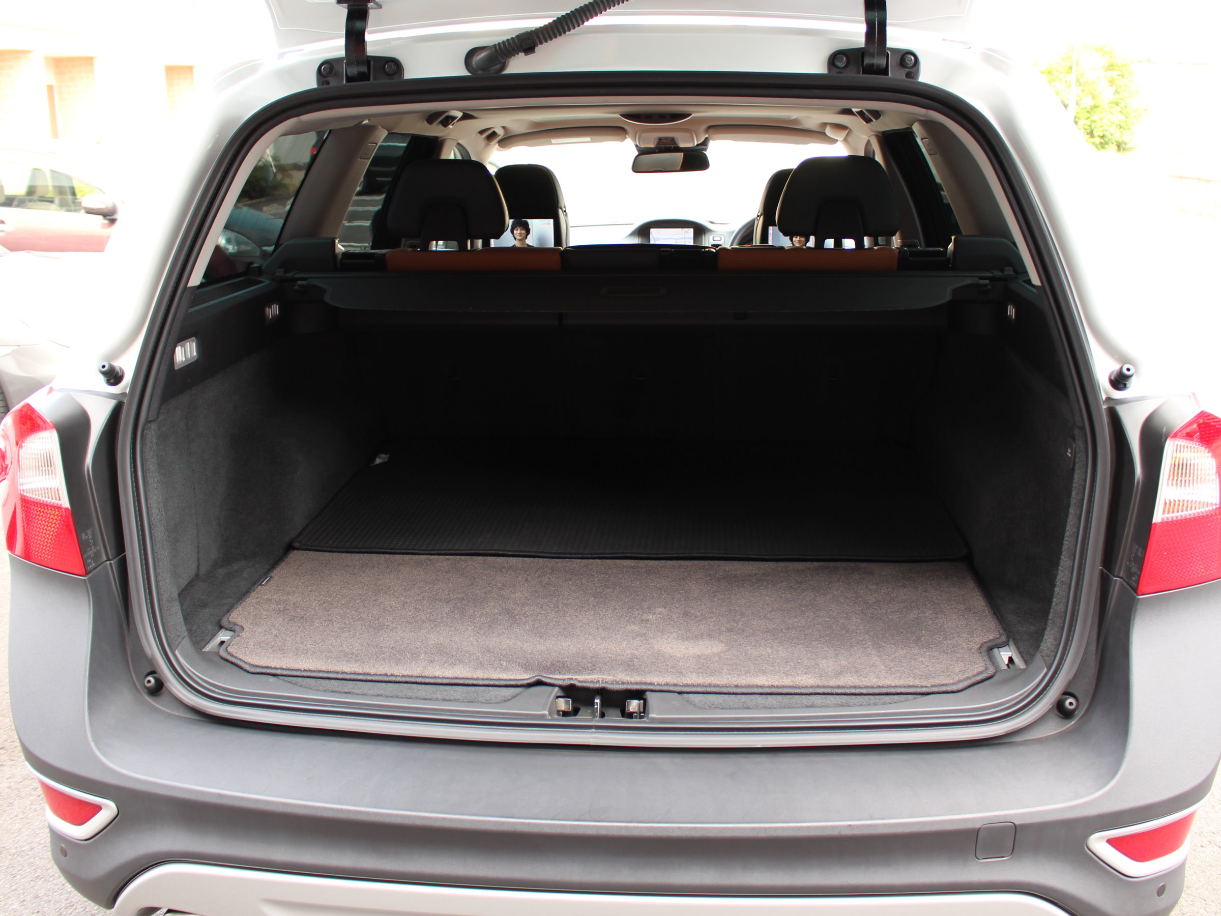 ボルボ　ＸＣ７０　Ｔ６　ＡＷＤ　インスクリプション　レーダーセーフティＰＫＧ