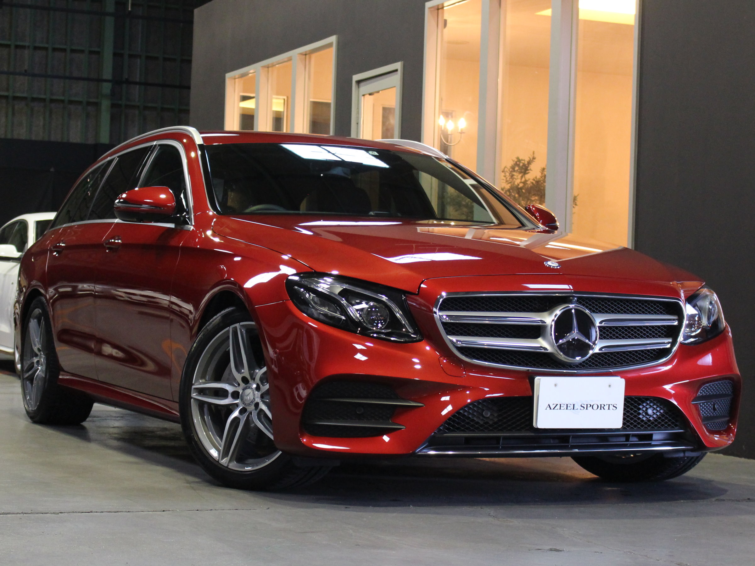 メルセデスベンツ　Ｅ２２０ｄステーションワゴン　スポーツ　本革仕様
