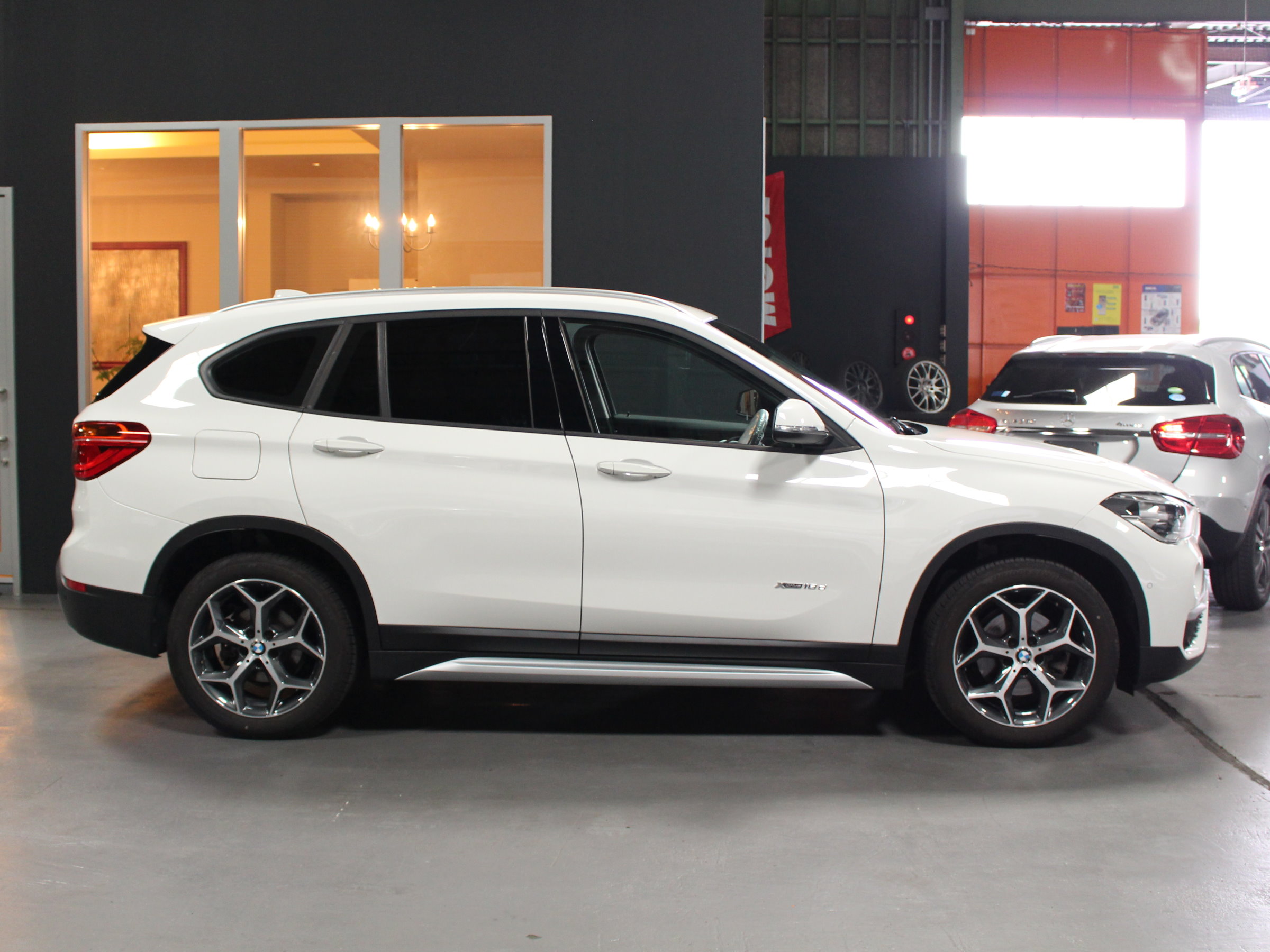 ＢＭＷ　Ｘ１　Ｘドライブ１８ｄ　Ｘライン　ハイラインＰＫＧ