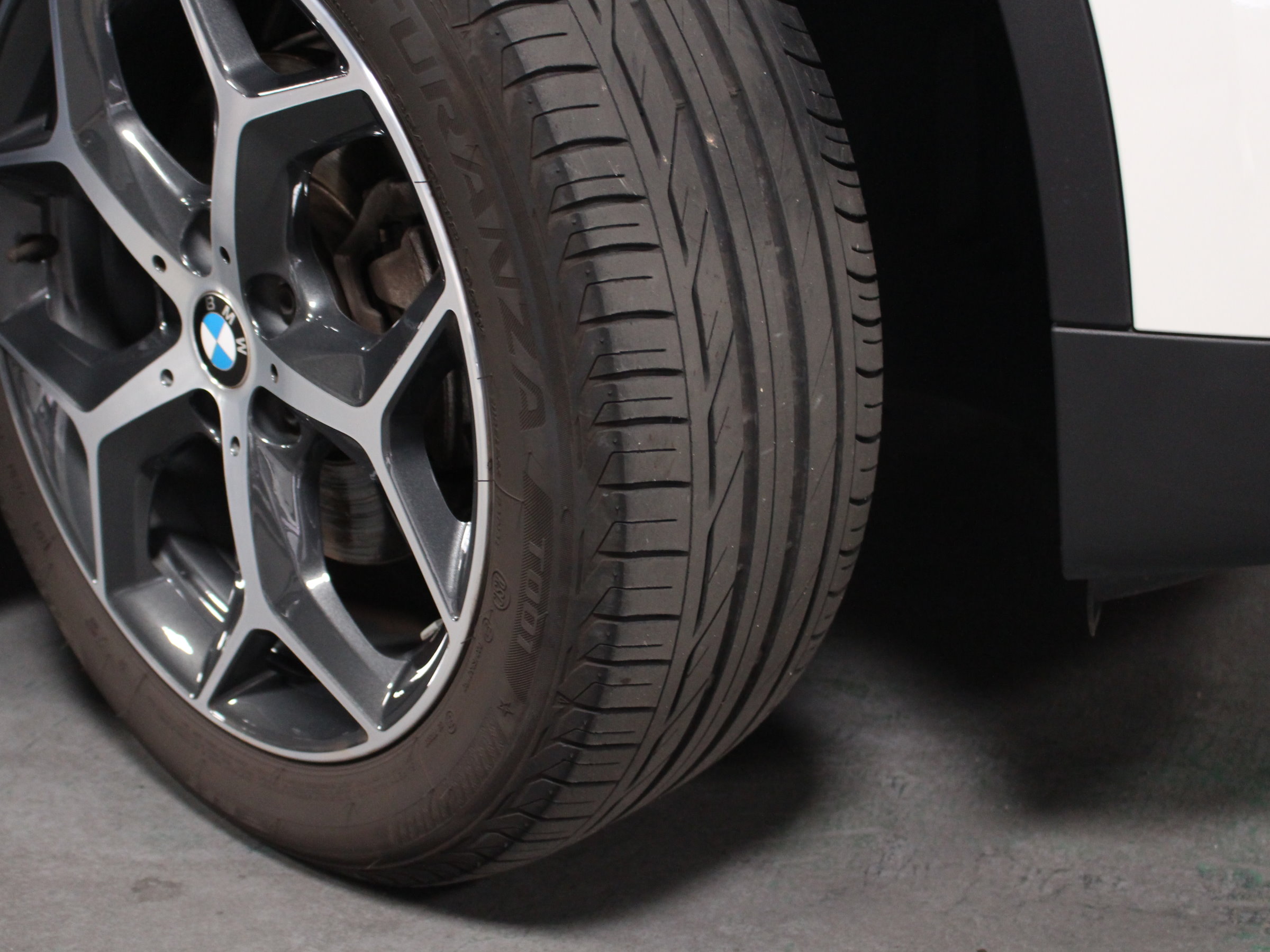 ＢＭＷ　Ｘ１　Ｘドライブ１８ｄ　Ｘライン　ハイラインＰＫＧ
