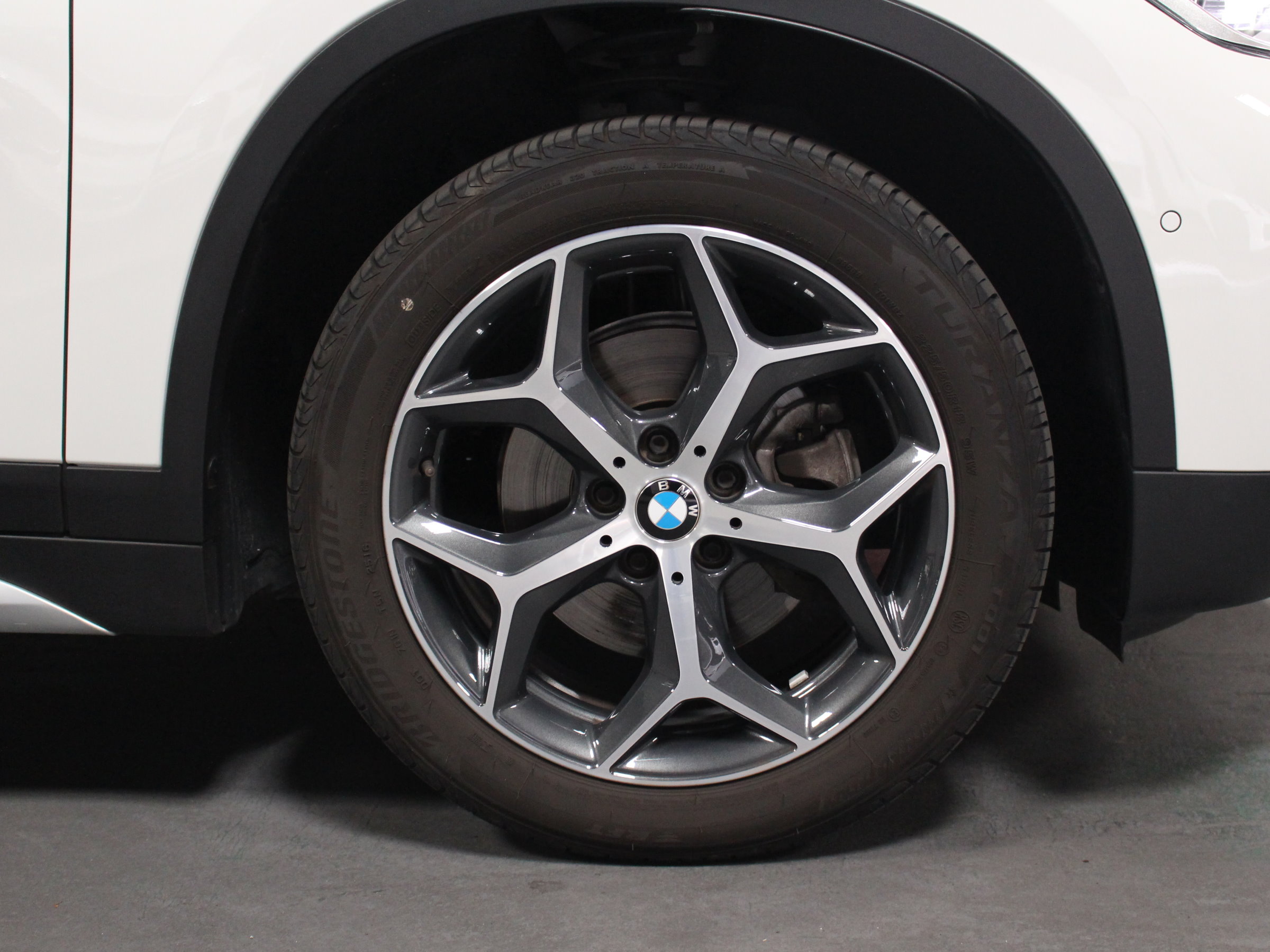 ＢＭＷ　Ｘ１　Ｘドライブ１８ｄ　Ｘライン　ハイラインＰＫＧ